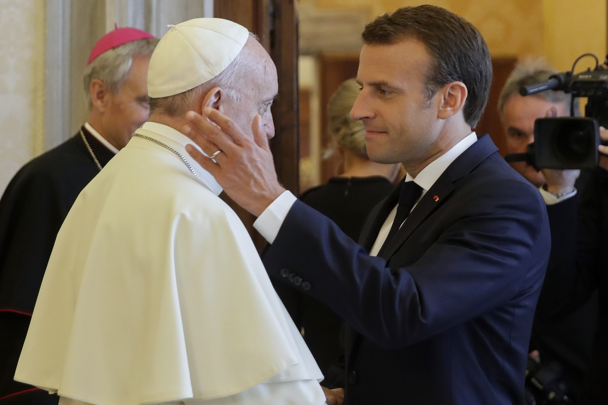 Pope Francis: Macron announces he will attend funeral