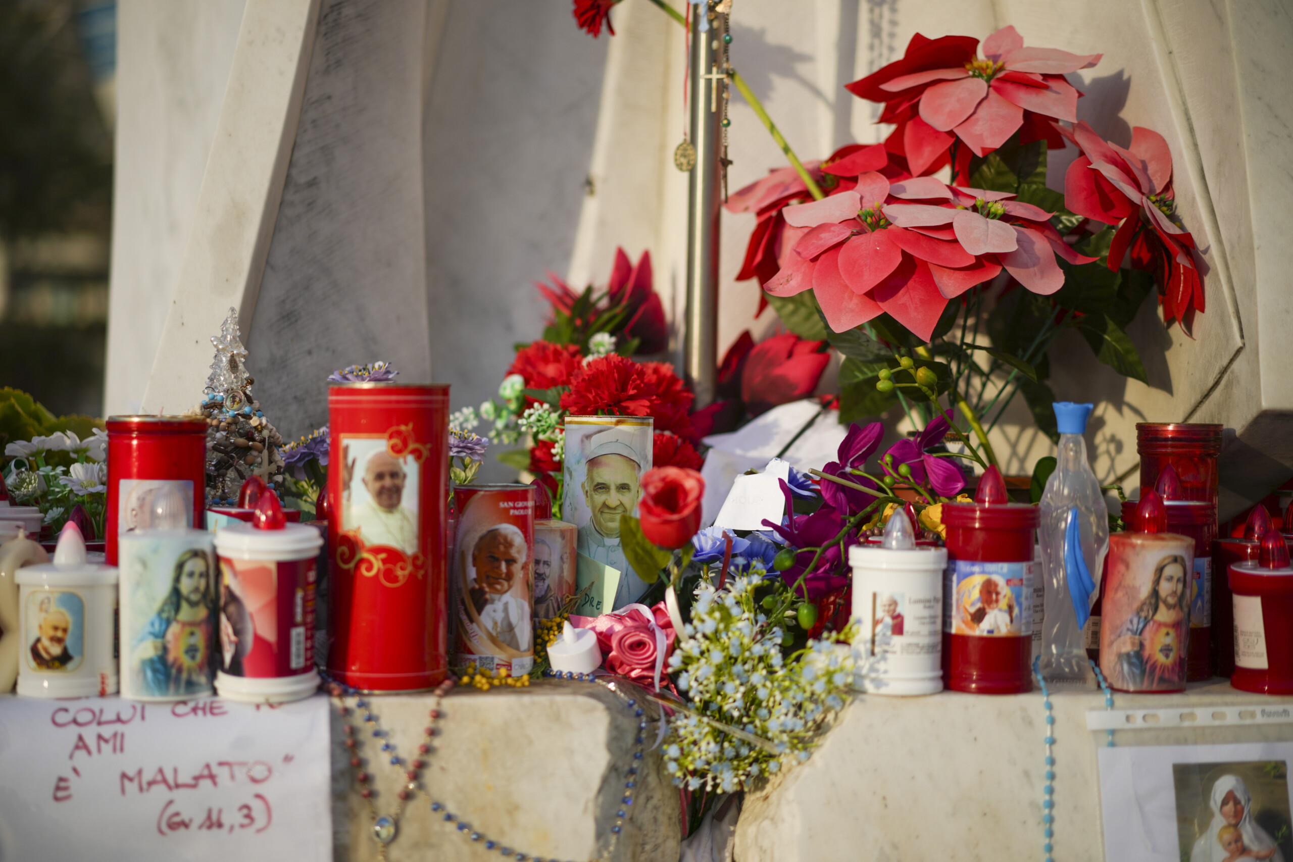 Pope Francis: ‘No mask this morning for Bergoglio, situation stable in complex picture’ Pope Francis: ‘No mask this morning for Bergoglio, situation stable in complex picture’