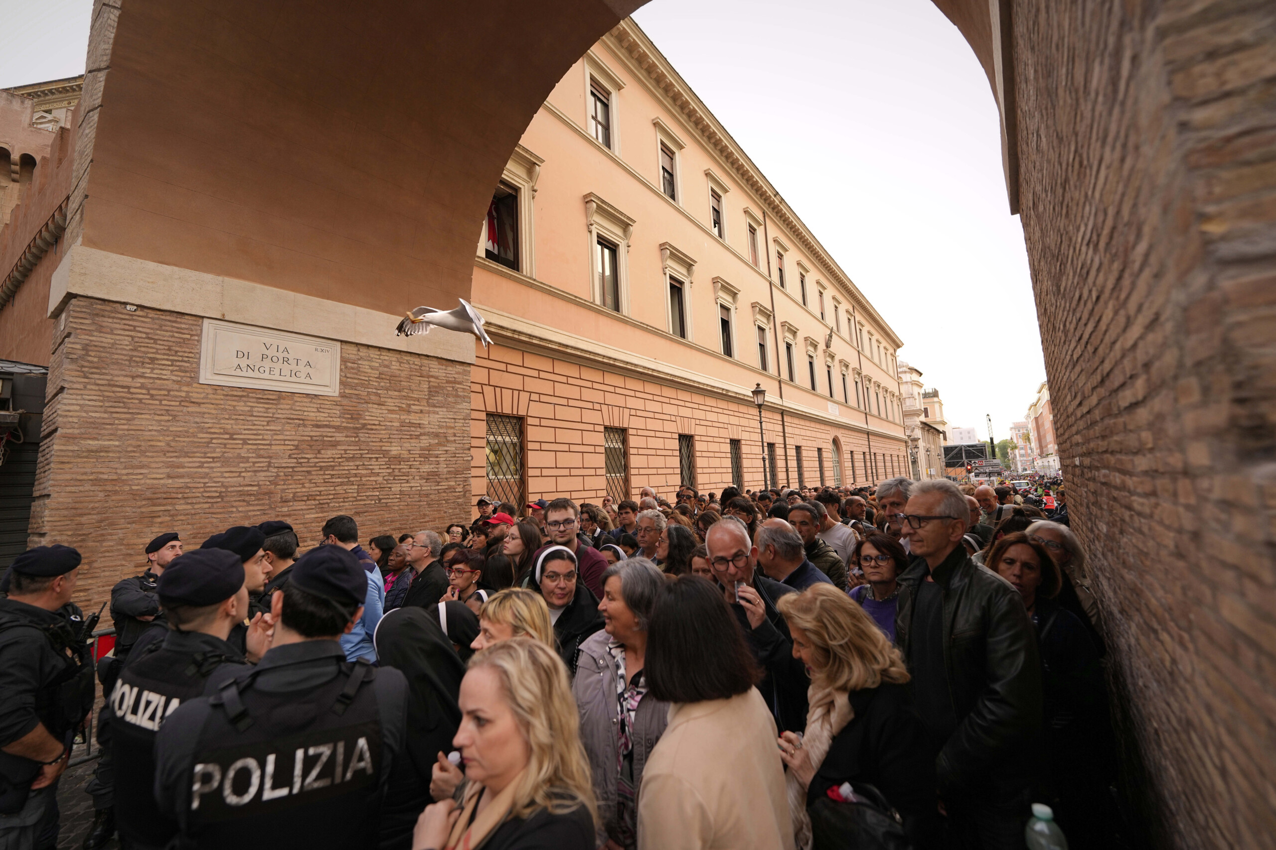 Pope Francis, St. Peter's Basilica Reopened for Public Tributes