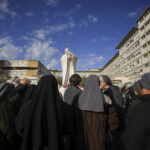 Pope Francis: stable condition, only oxygen therapy and is without fever