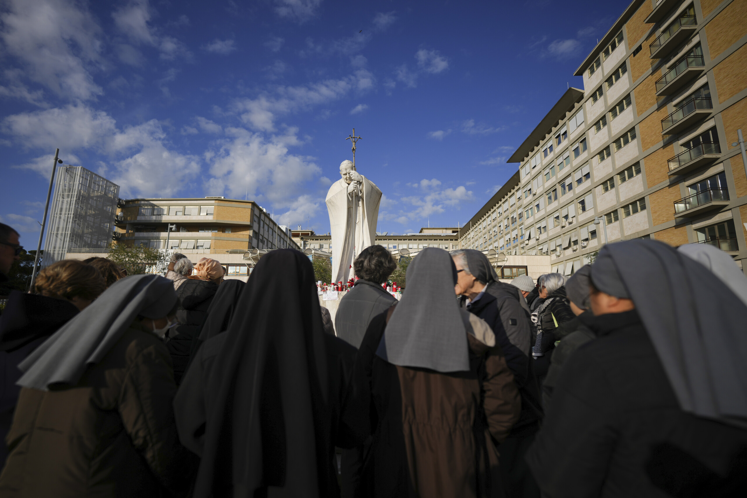 Pope Francis: stable condition, only oxygen therapy and is without fever Pope Francis: stable condition, only oxygen therapy and is without fever