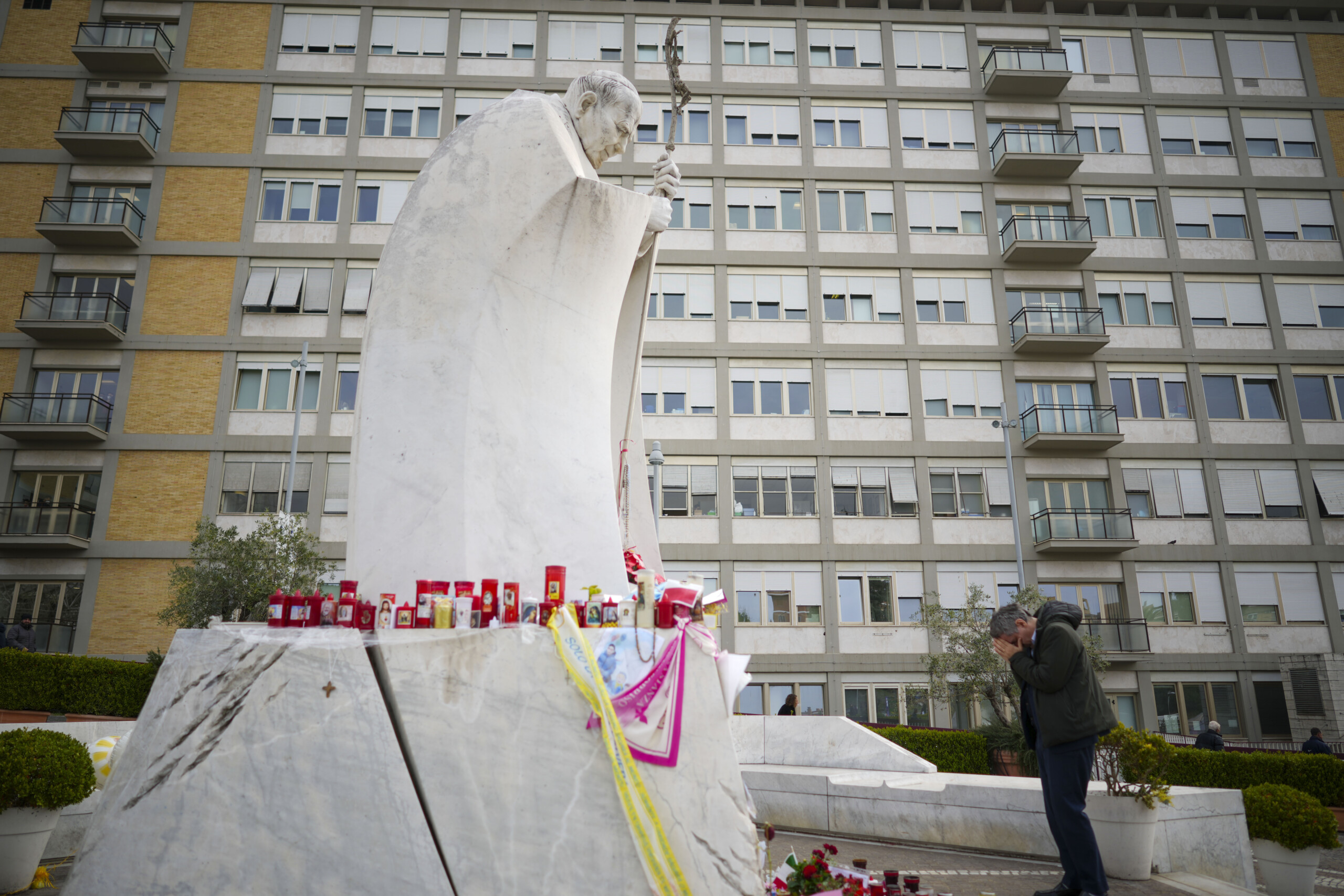 Pope: Holy See, the night was quiet, Pope rests Pope: Holy See, the night was quiet, Pope rests