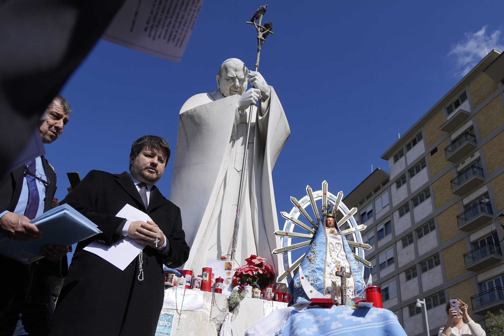 Pope in stable condition, no respiratory failure Pope in stable condition, no respiratory failure