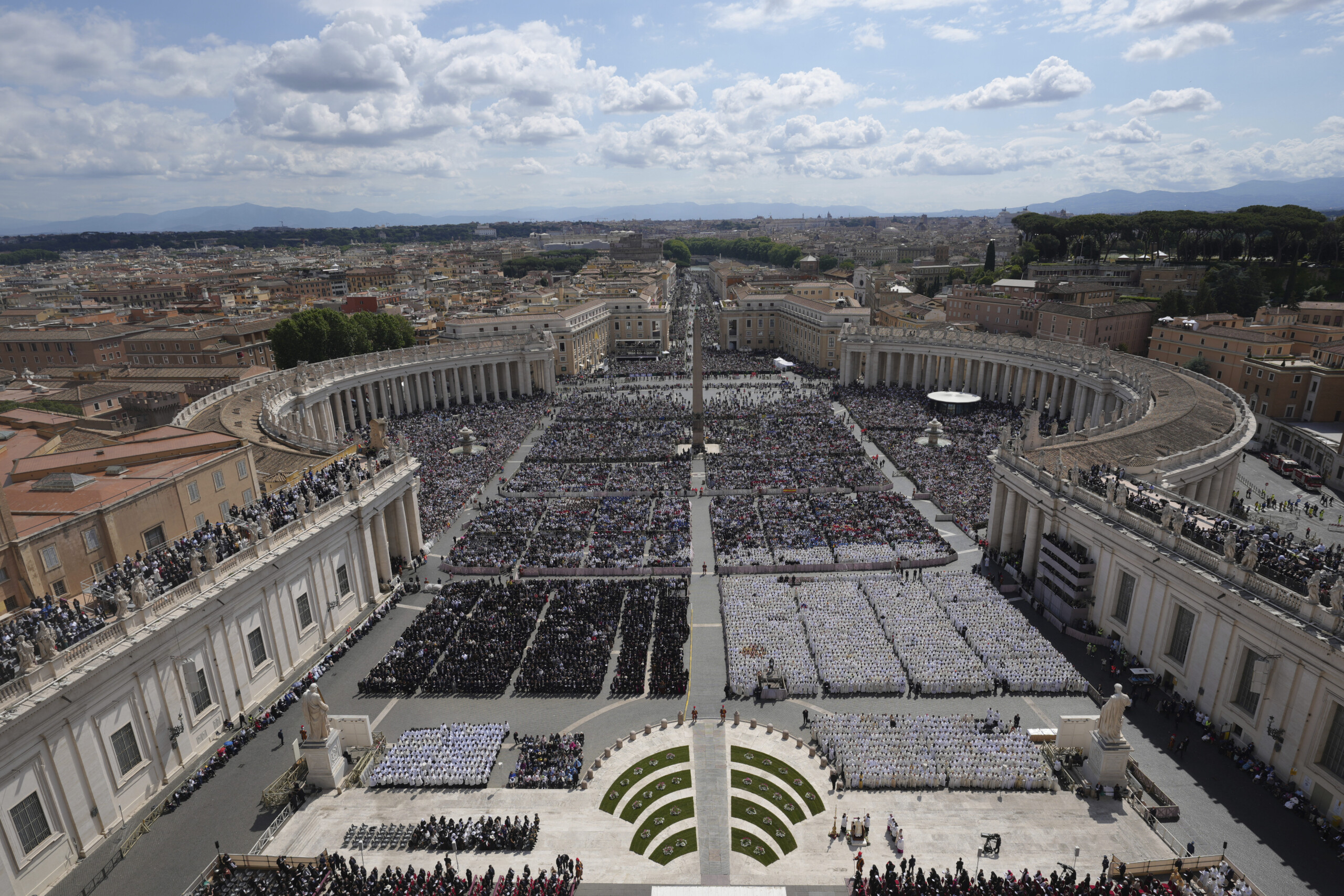 Pope Leo XIV: "Chosen without any merit, I come to you as a brother"