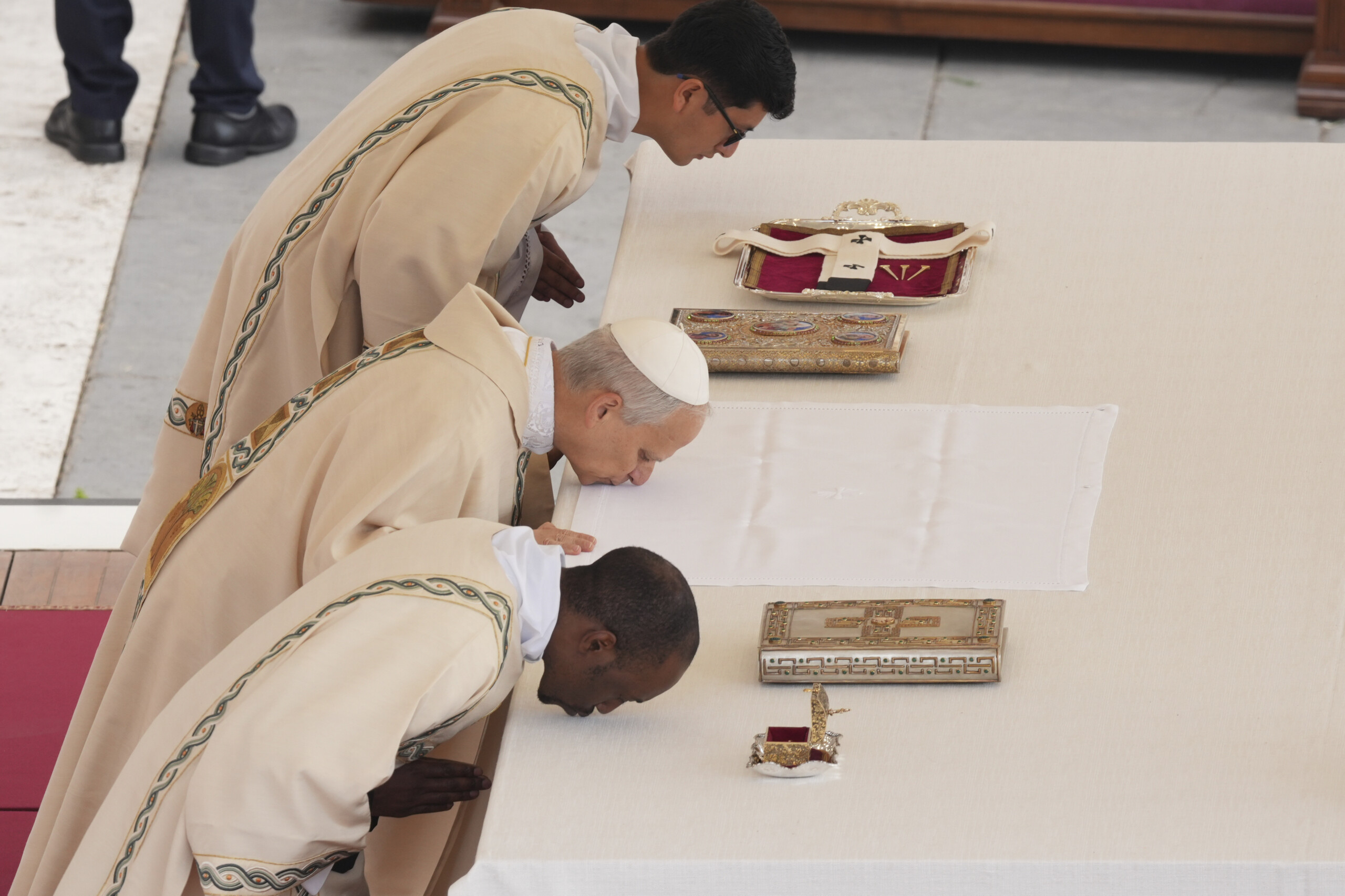 Pope Leo XIV: Inaugural Mass Concludes, Now the Homage of Delegations