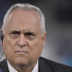 Pope: Lotito and Lazio at Francis', players handed out Bergoglio holy cards