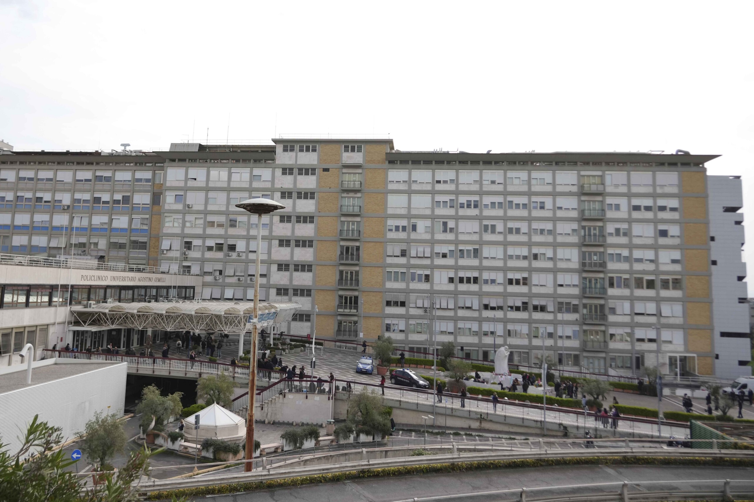 Pope: Policlinico Gemelli, immense gratitude, will continue to guide us Pope: Policlinico Gemelli, immense gratitude, will continue to guide us