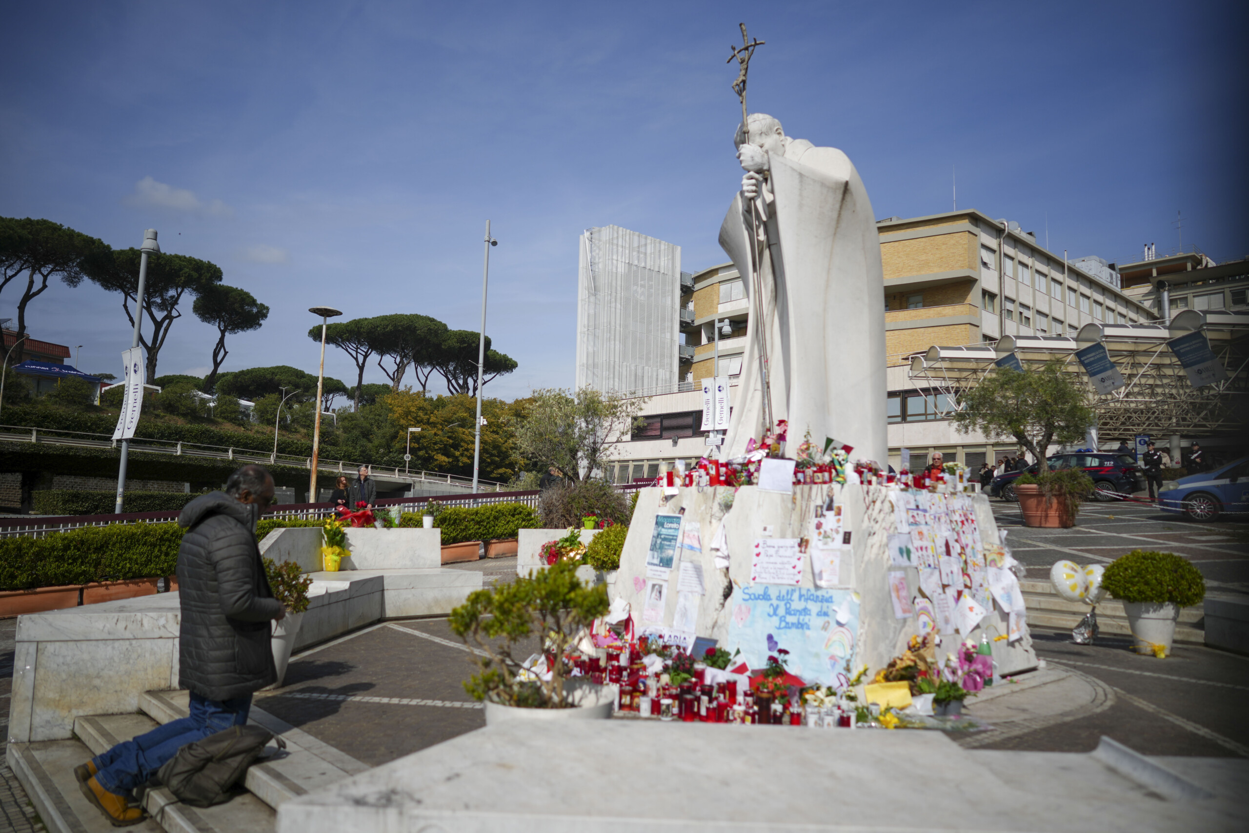 Pope: situation is one of slight improvement in complex picture