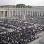 Pope’s Funeral: Crowded Square and Giant Screens, Biden and Guterres Among First to Arrive