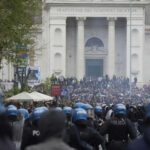 Pre-derby tension between police and Lazio fans, charges and water cannons