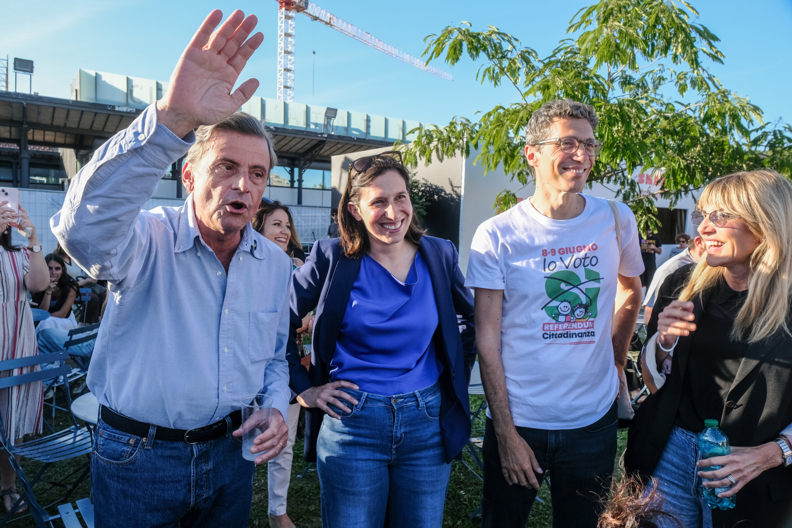 Pride, Schlein and Calenda at the Budapest march. The Democratic leader: "Love cannot be banned"