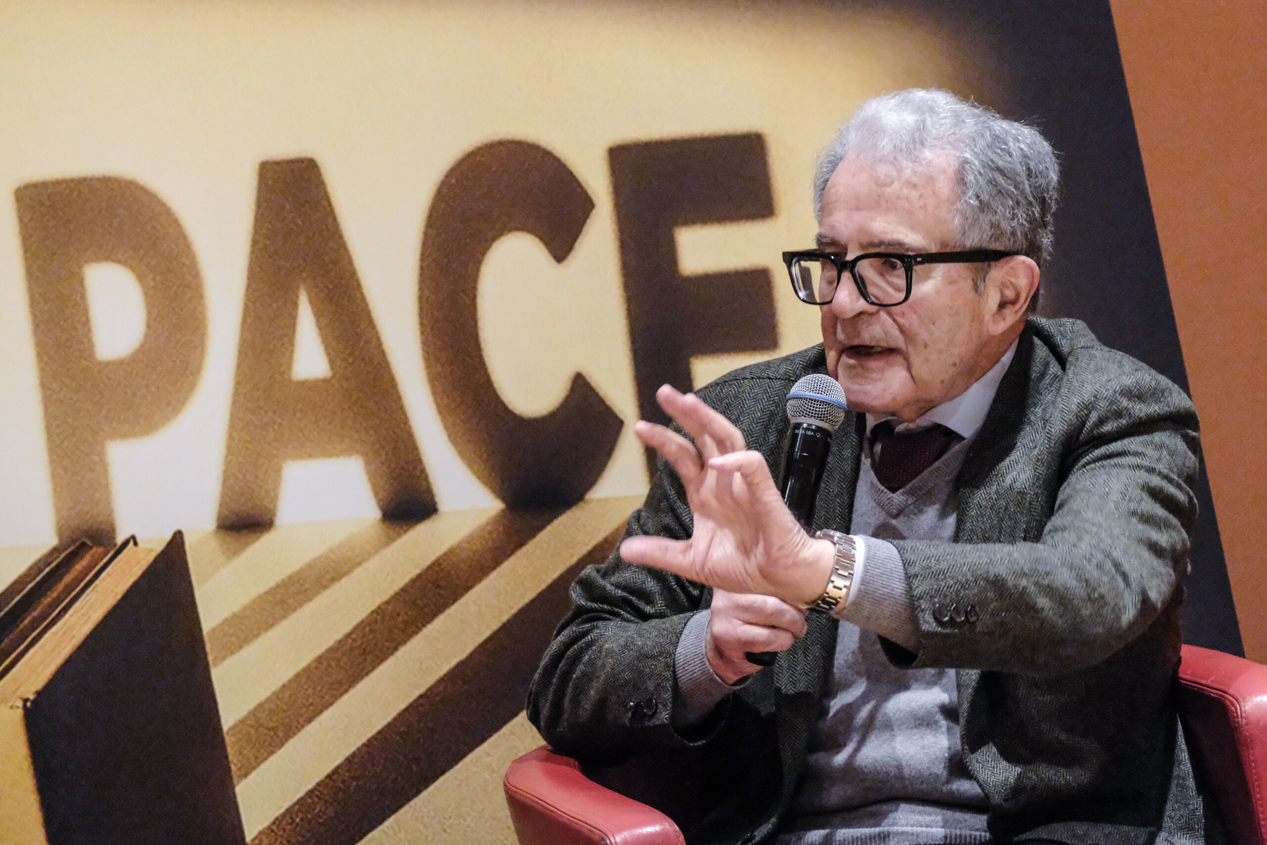 Prodi: ‘With journalist nothing to clarify, he exchanges affection for aggression’.