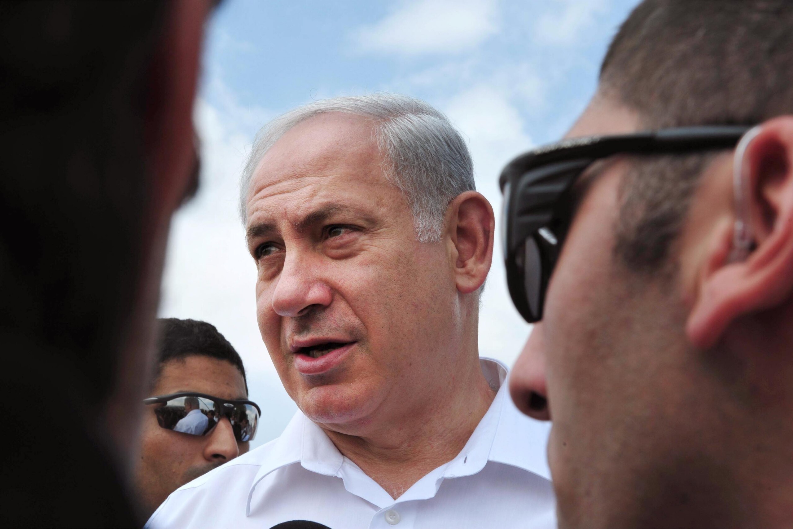 Protests at Kibbutz Nir Oz: Netanyahu enters through side entrance