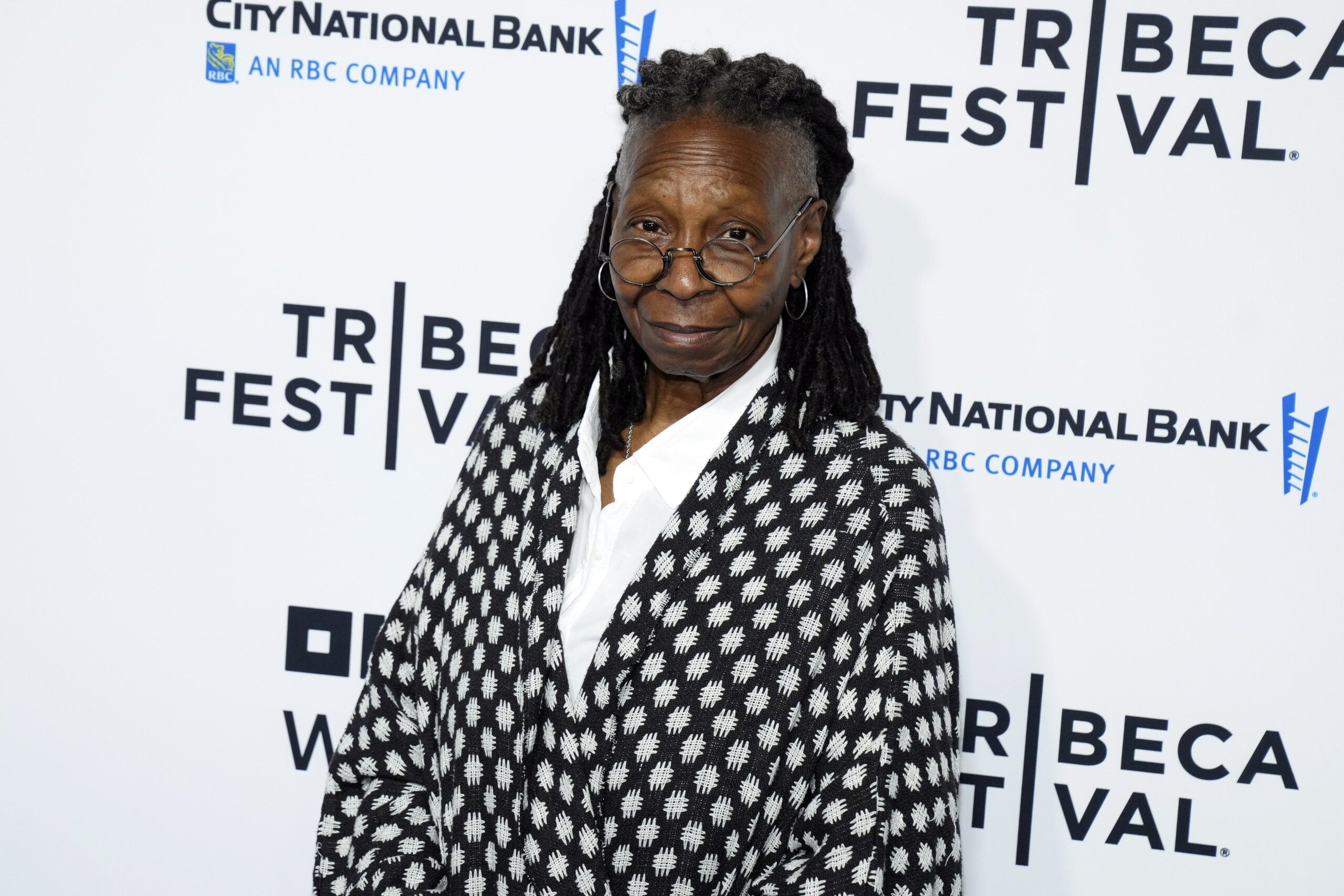 Rai, Whoopi Goldberg on ‘Un posto al sole’ for the soap opera's 30th anniversary