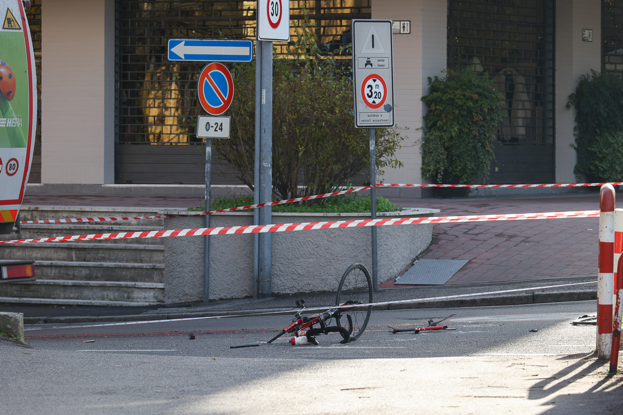 Road accidents: car collides with bicycle, cyclist dies near Verona Road accidents: car collides with bicycle, cyclist dies near Verona