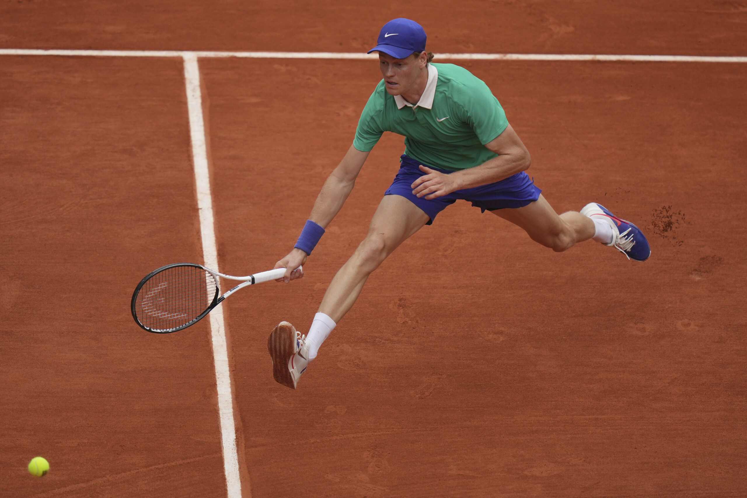 Roland Garros, Jannik Sinner into the round of 16: Lehečka defeated in three sets Roland Garros, Jannik Sinner into the round of 16: Lehečka defeated in three sets