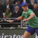 Roland Garros: Sinner wins his opening match
