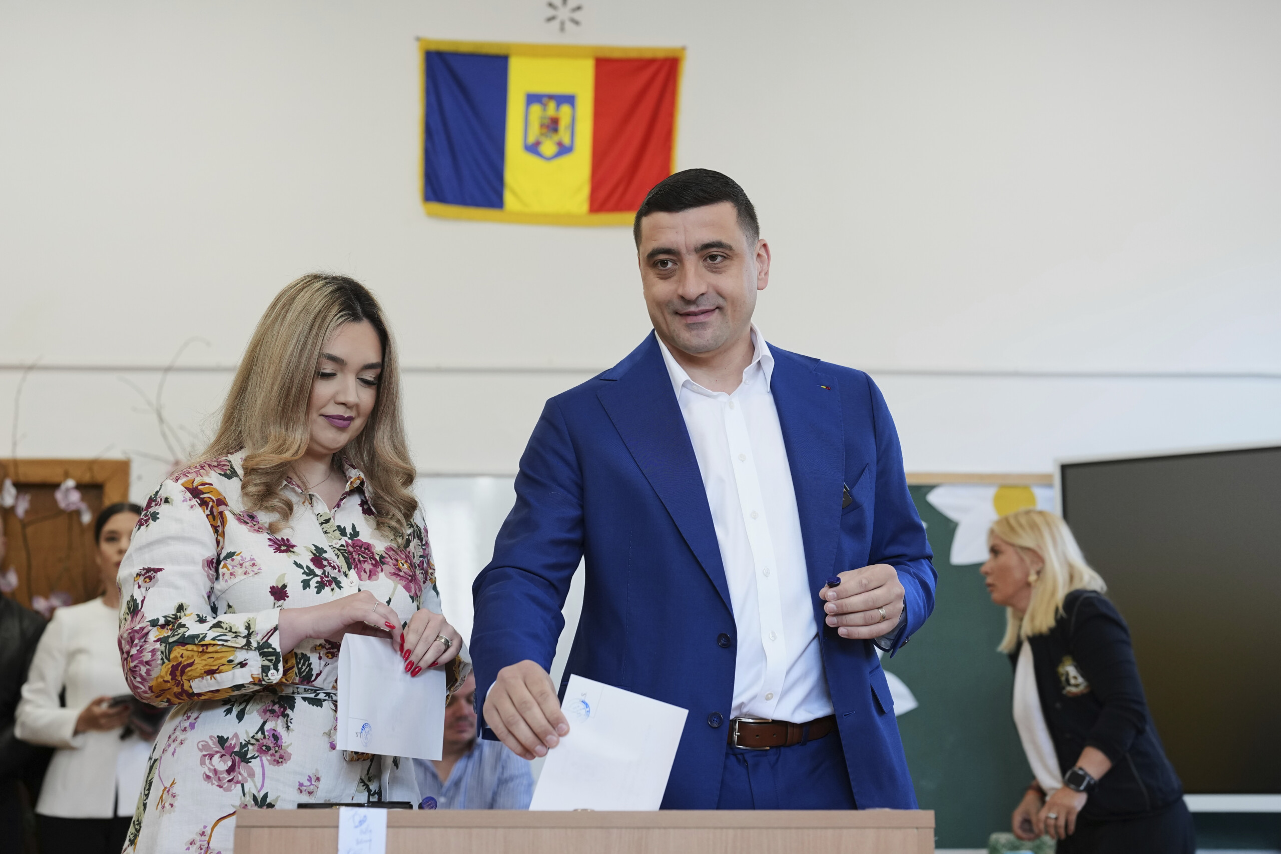Romania, polls open for presidential election: 9.5% turnout after two hours Romania, polls open for presidential election: 9.5% turnout after two hours
