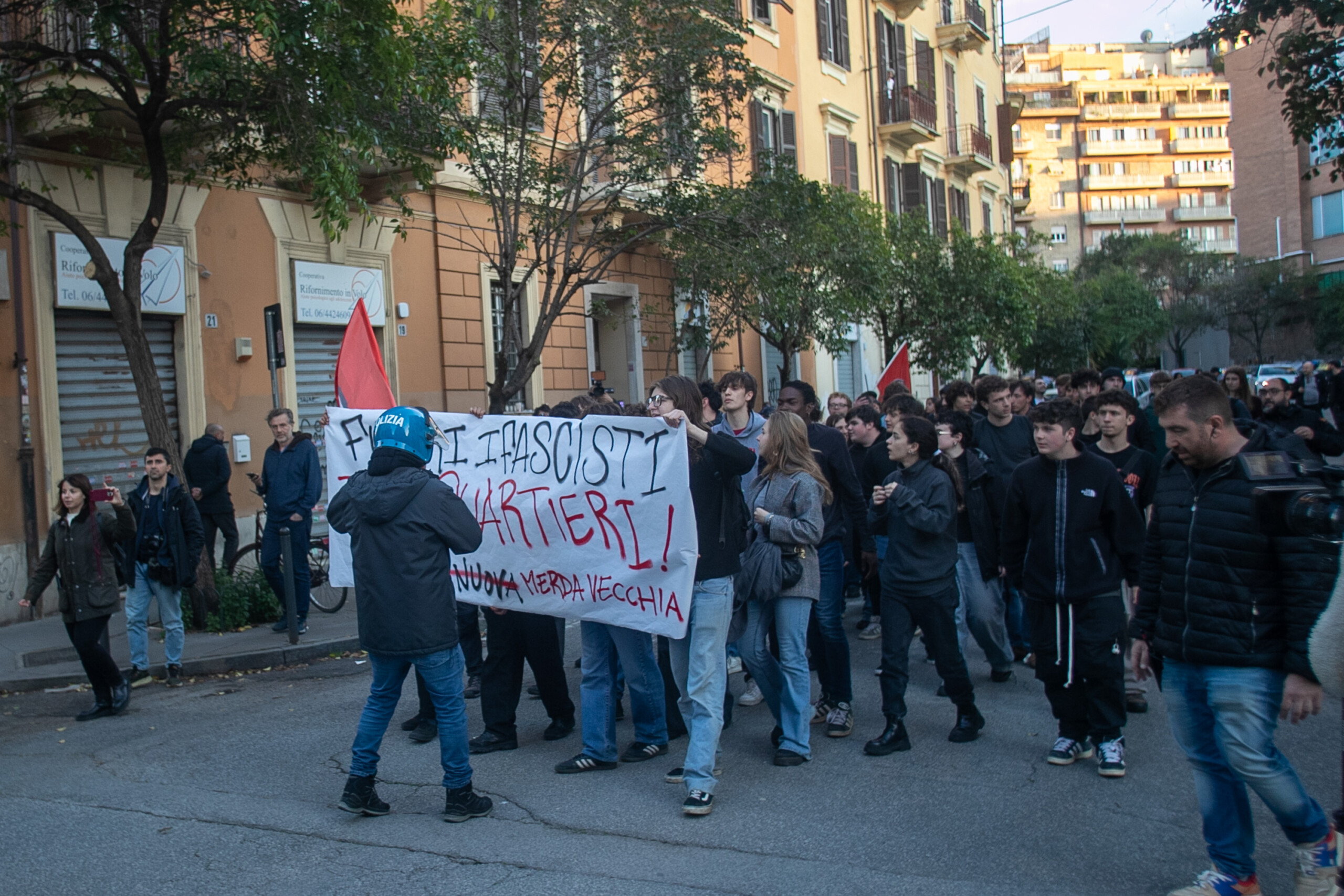 Rome, anti-fascist demonstration against the new headquarters of Forza Nuova