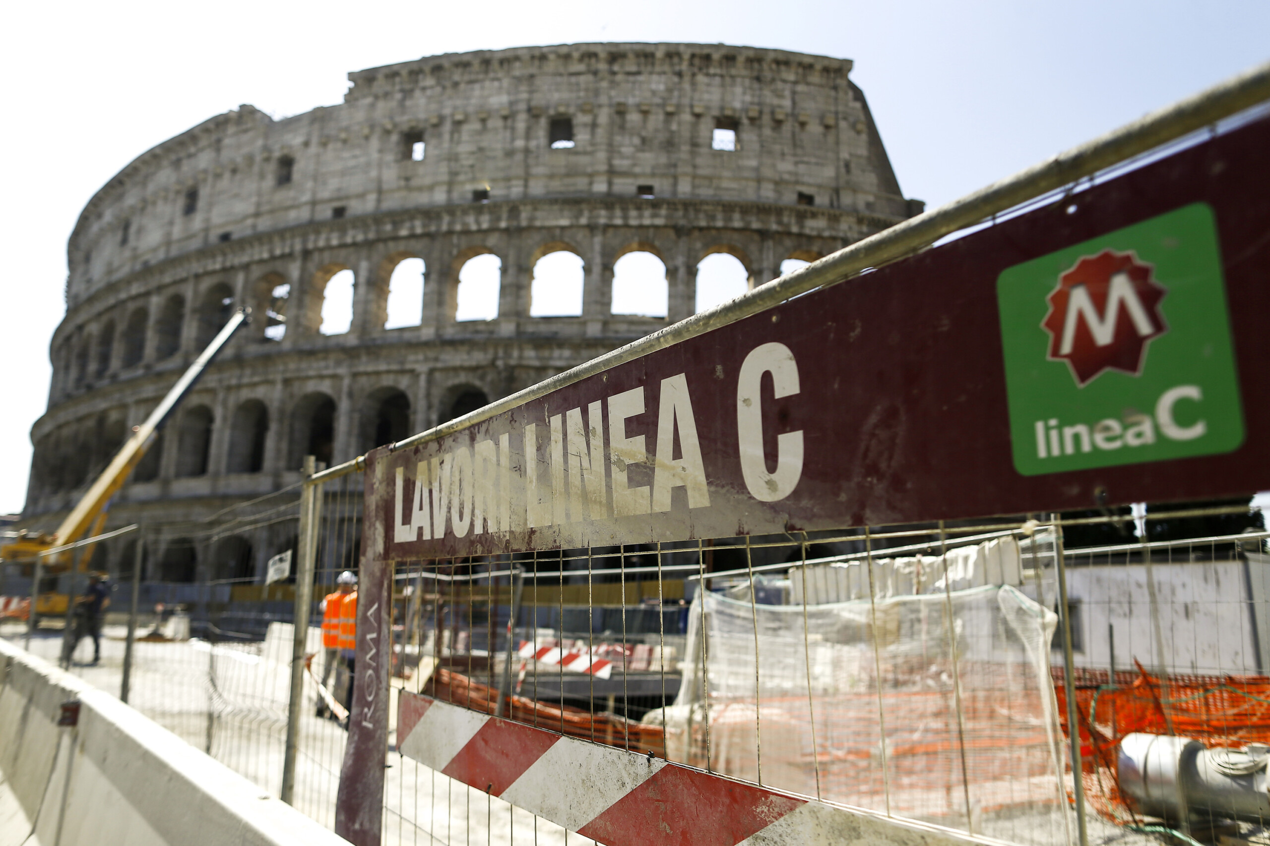 Rome: Brawl with stabbing in front of Colosseo metro station Rome: Brawl with stabbing in front of Colosseo metro station