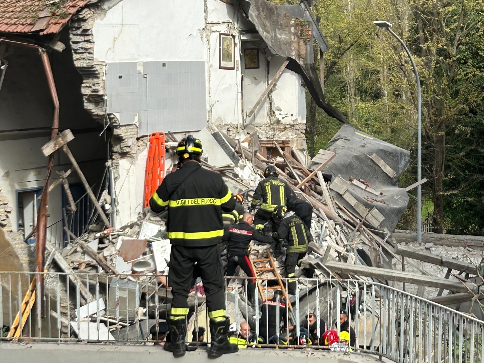 Rome, building explosion: man rescued alive from the rubble
