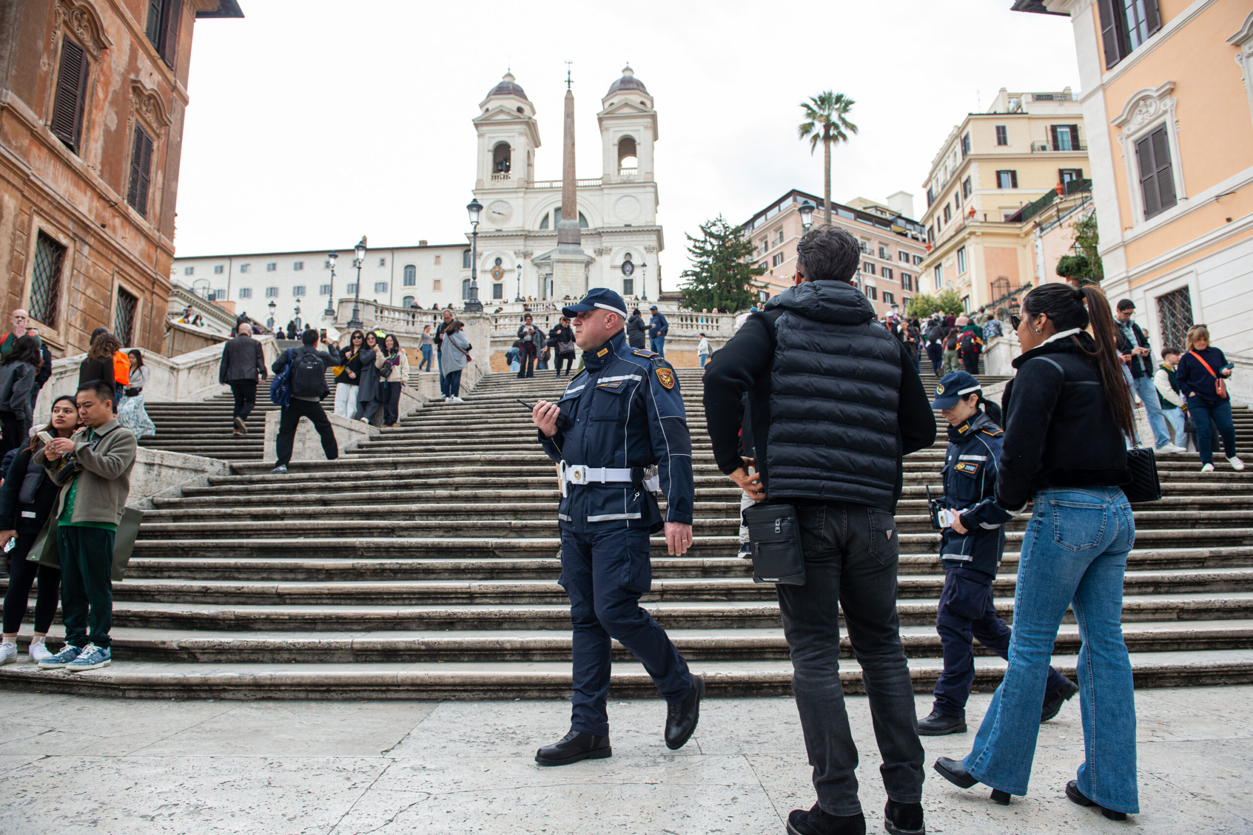 Rome: elderly man rescued after car crashes down the Spanish Steps Rome: elderly man rescued after car crashes down the Spanish Steps