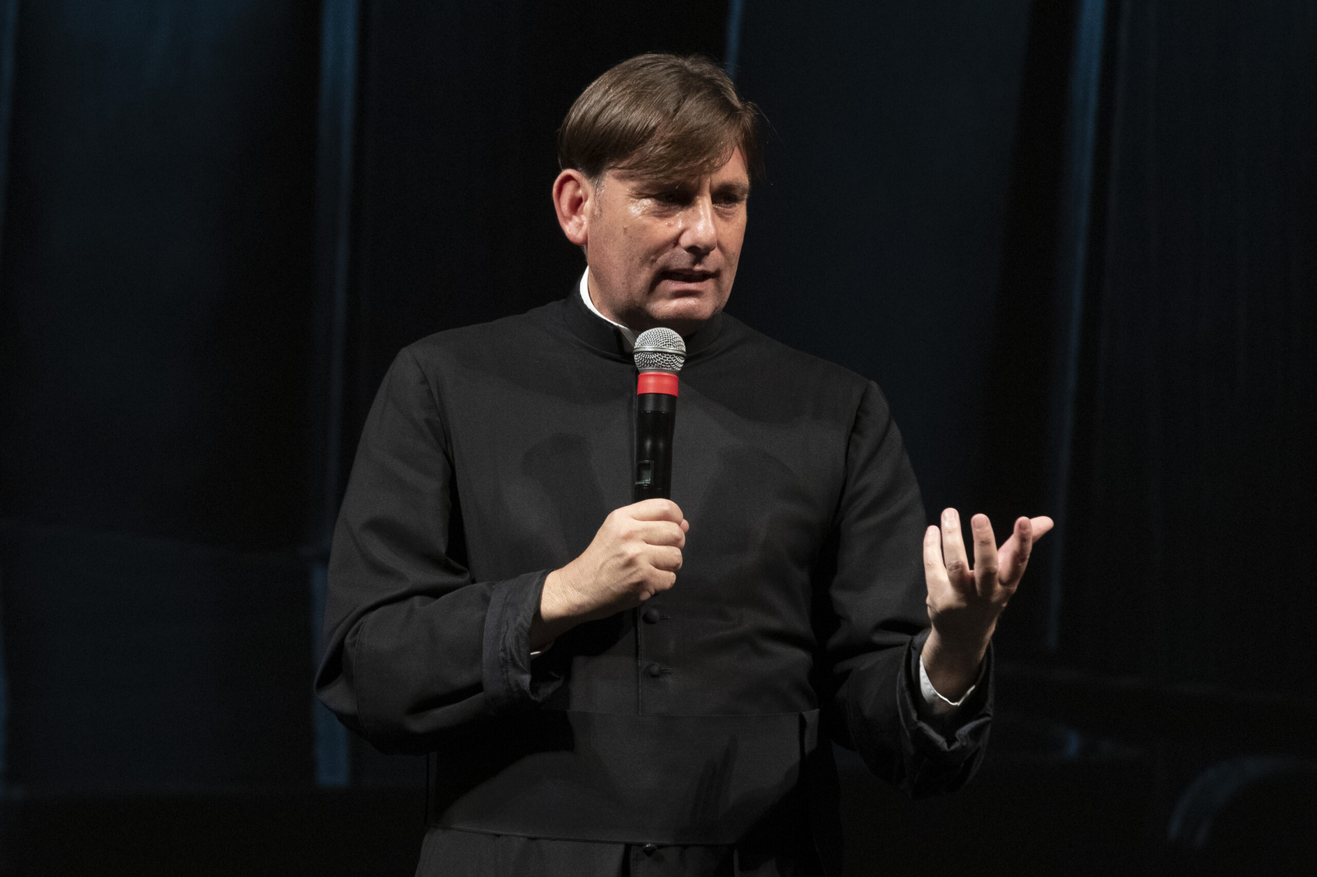 Rome: insults and stones thrown at Father Coluccia in Quarticciolo Rome: insults and stones thrown at Father Coluccia in Quarticciolo