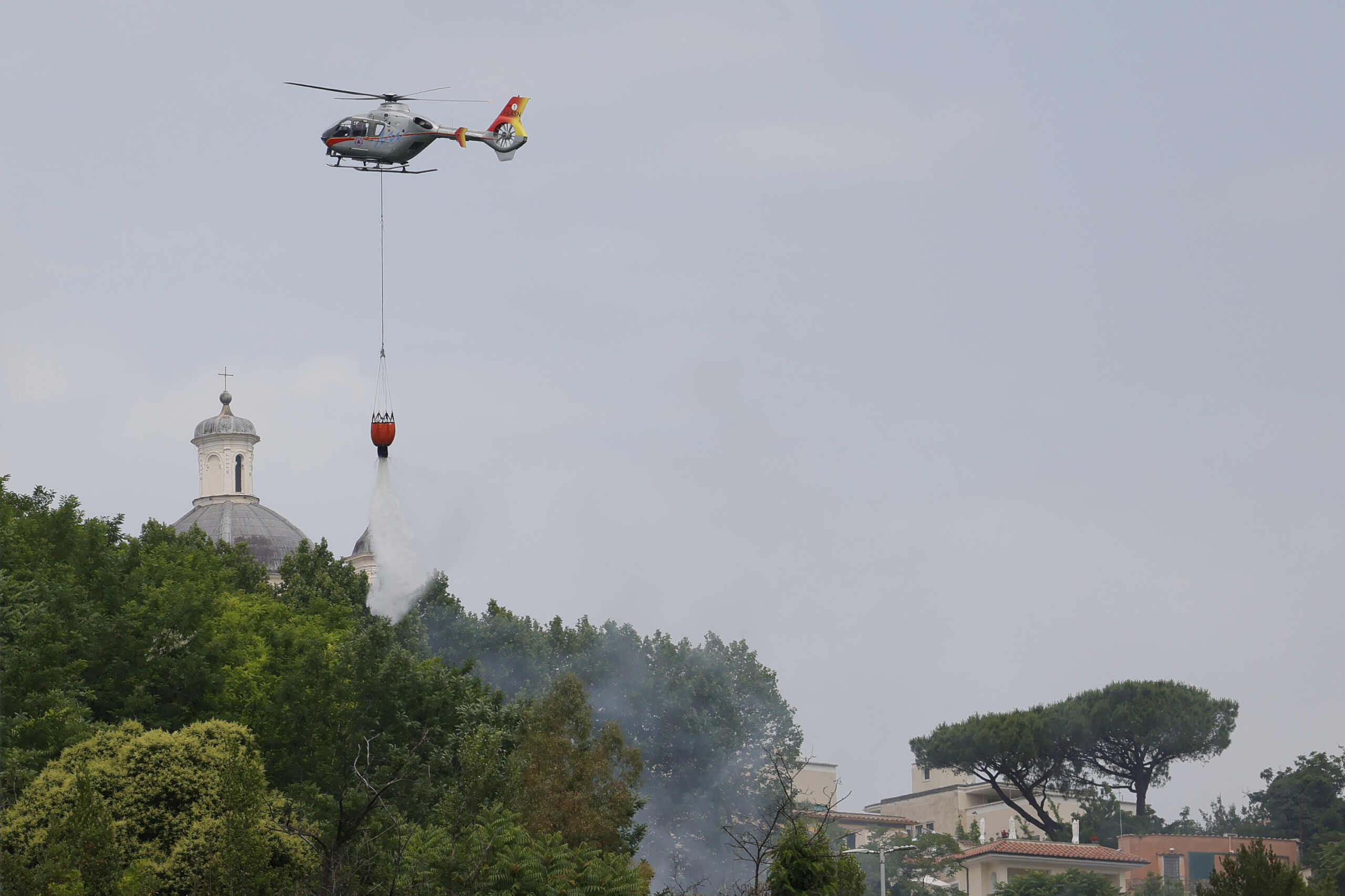 Rome, June 5 – A fire broke out in the Monte Mario area, leading to the closure of a section of Via Trionfale
