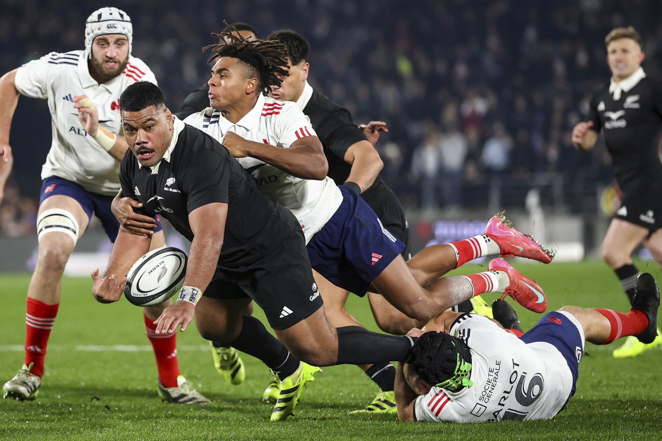 Rugby: New Zealand wins third and final test match against France 29-19