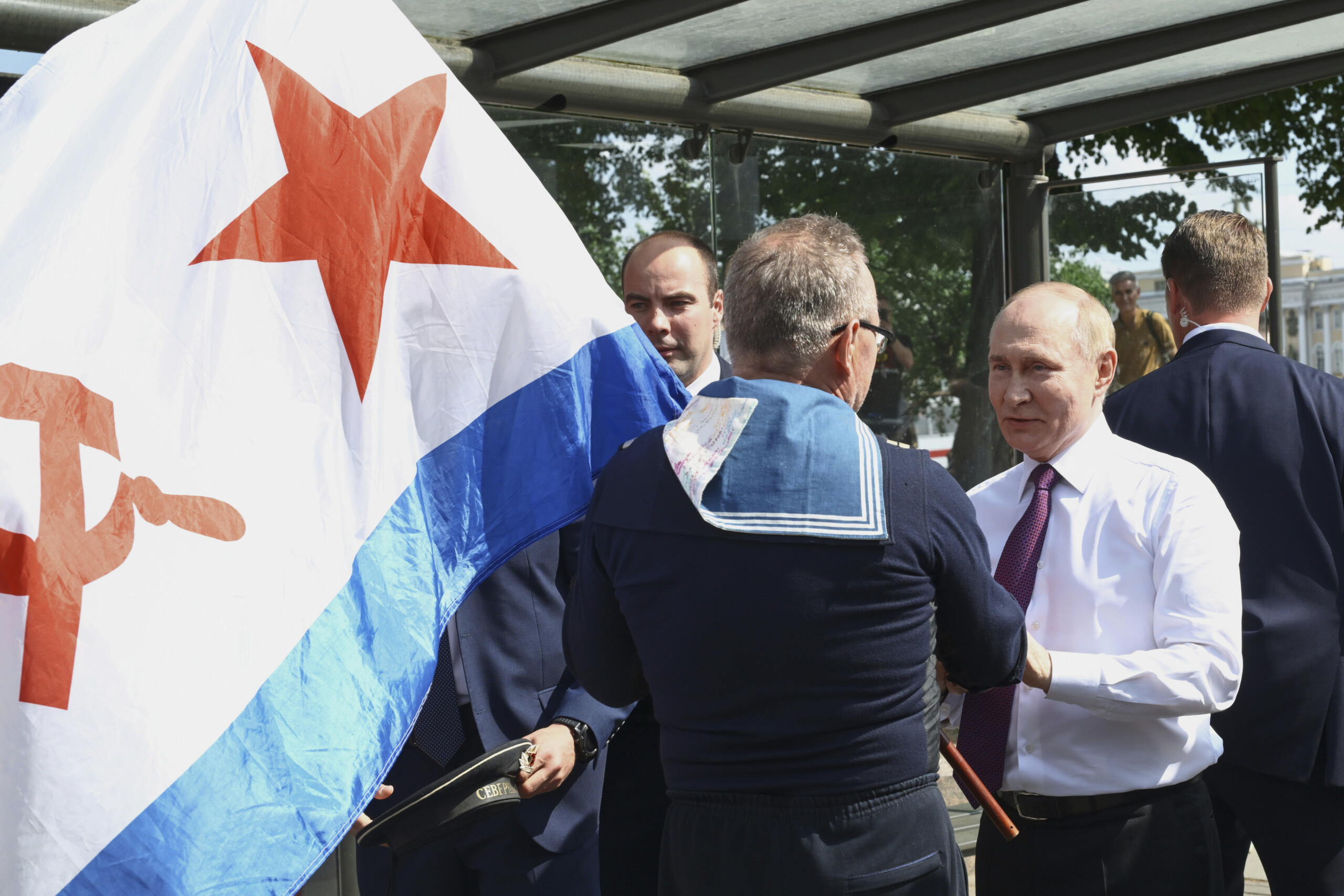 Russia, Kiev drones: naval parades in Saint Petersburg and Vladivostok cancelled