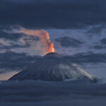 Russia: volcano eruption in Kamchatka, potential disruption for flights to Alaska