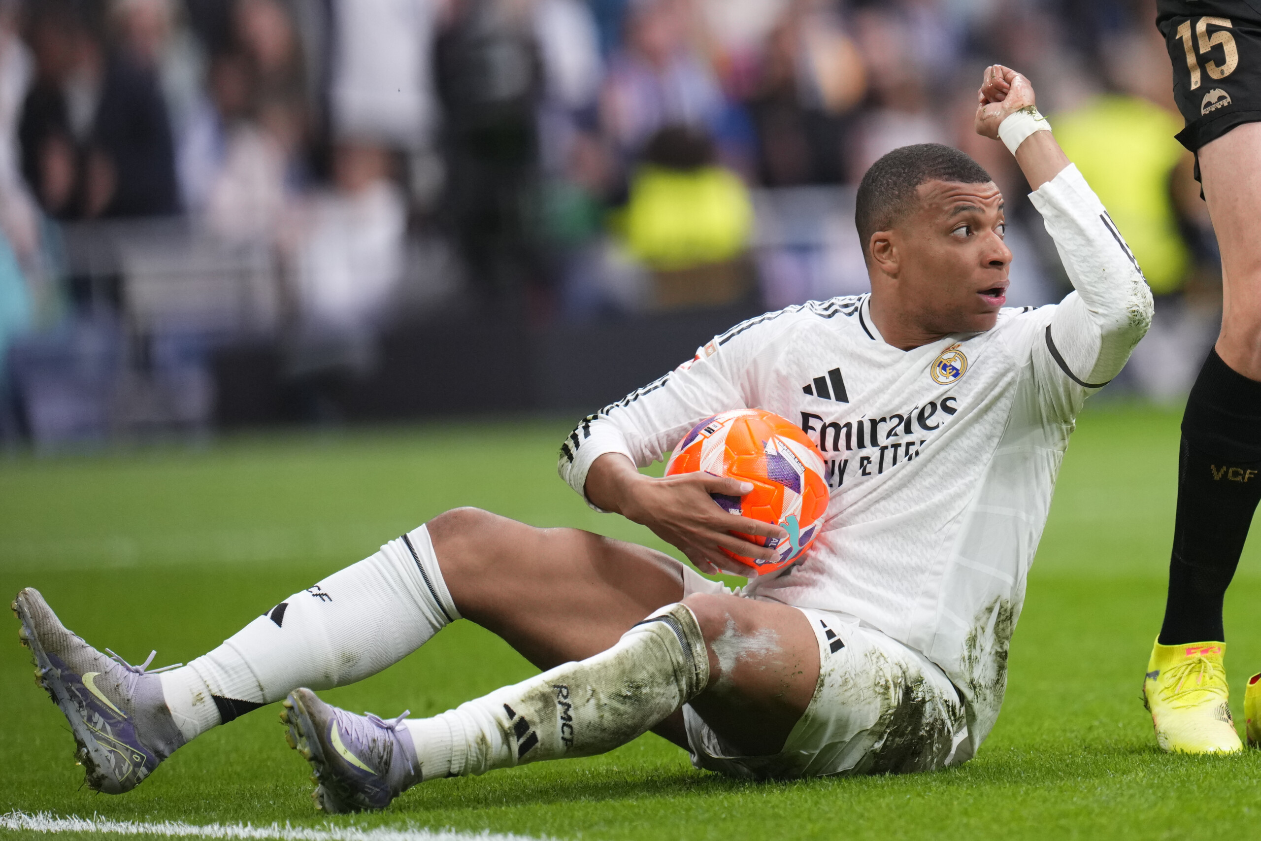 Salary arrears from PSG, Mbappé lawyers hold press conference Salary arrears from PSG, Mbappé lawyers hold press conference