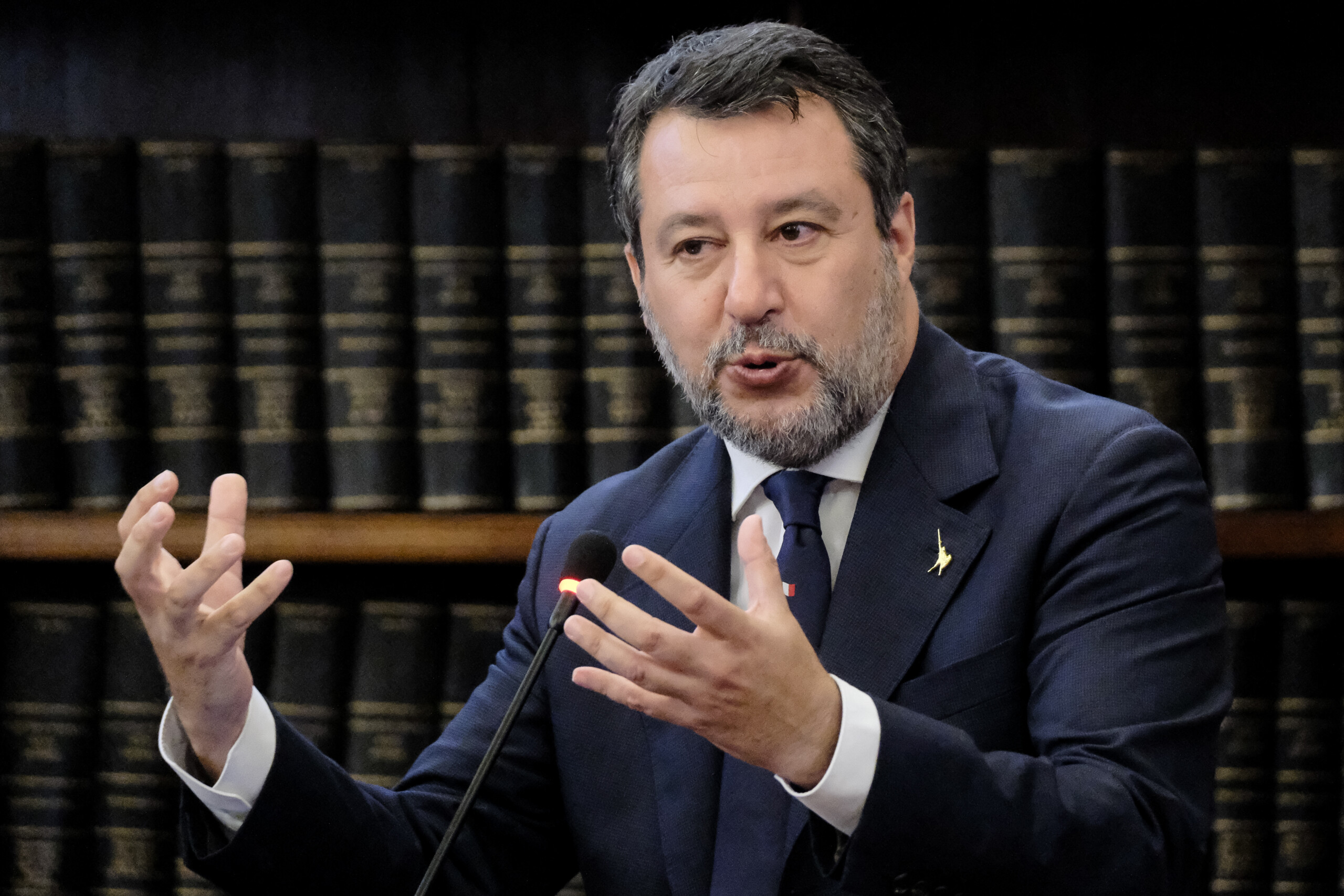 Salvini: ‘Metalworkers' right to strike is sacrosanct, but blocking the ring road is a crime’ Salvini: ‘Metalworkers' right to strike is sacrosanct, but blocking the ring road is a crime’