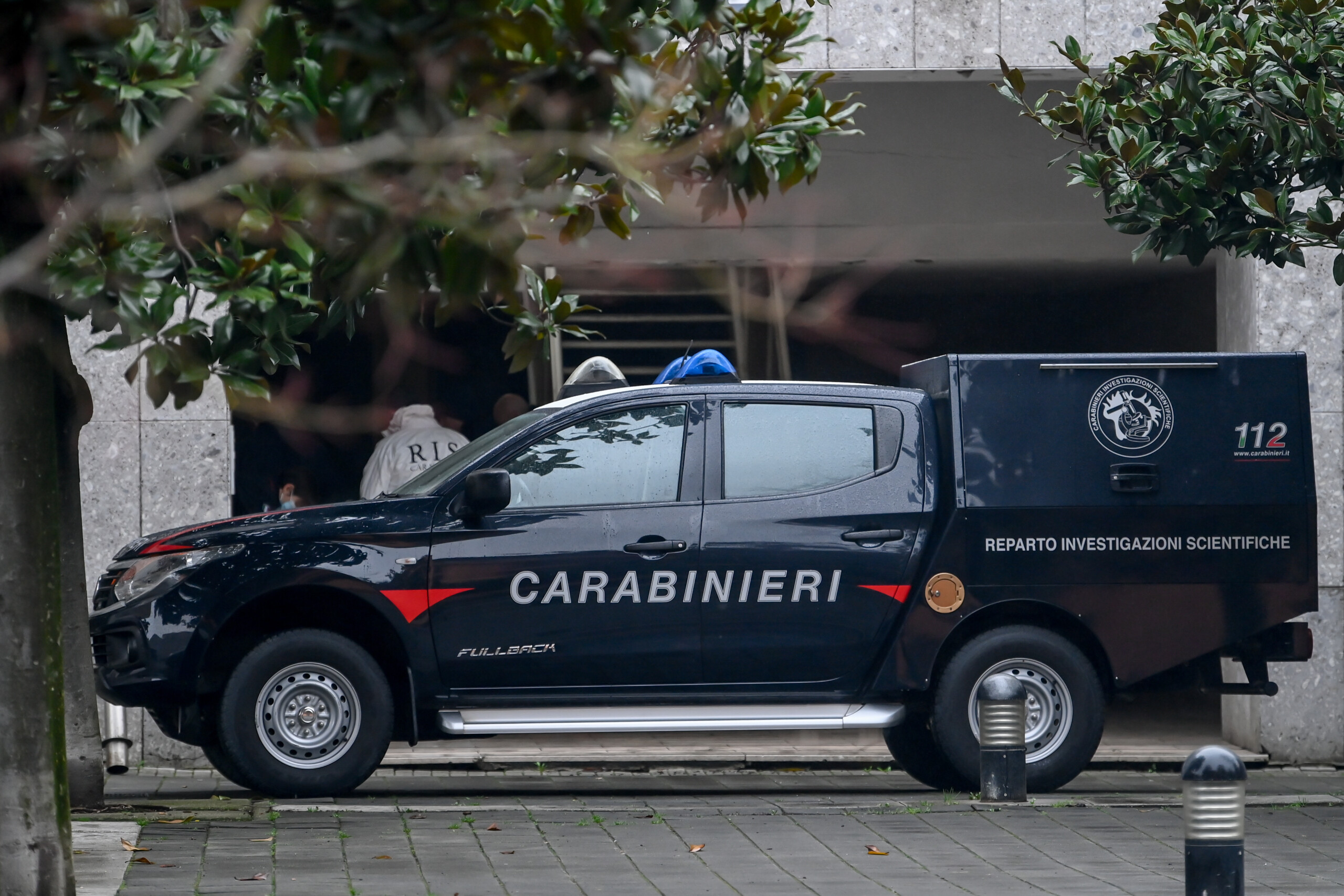 Saronno, elderly man found dead in his home: signs of violence on his body