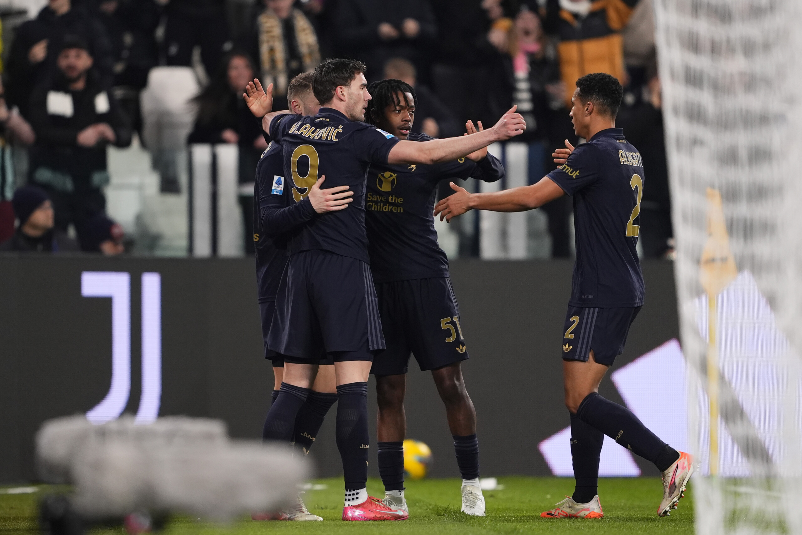 Serie A, Juve beat Verona 2-0
