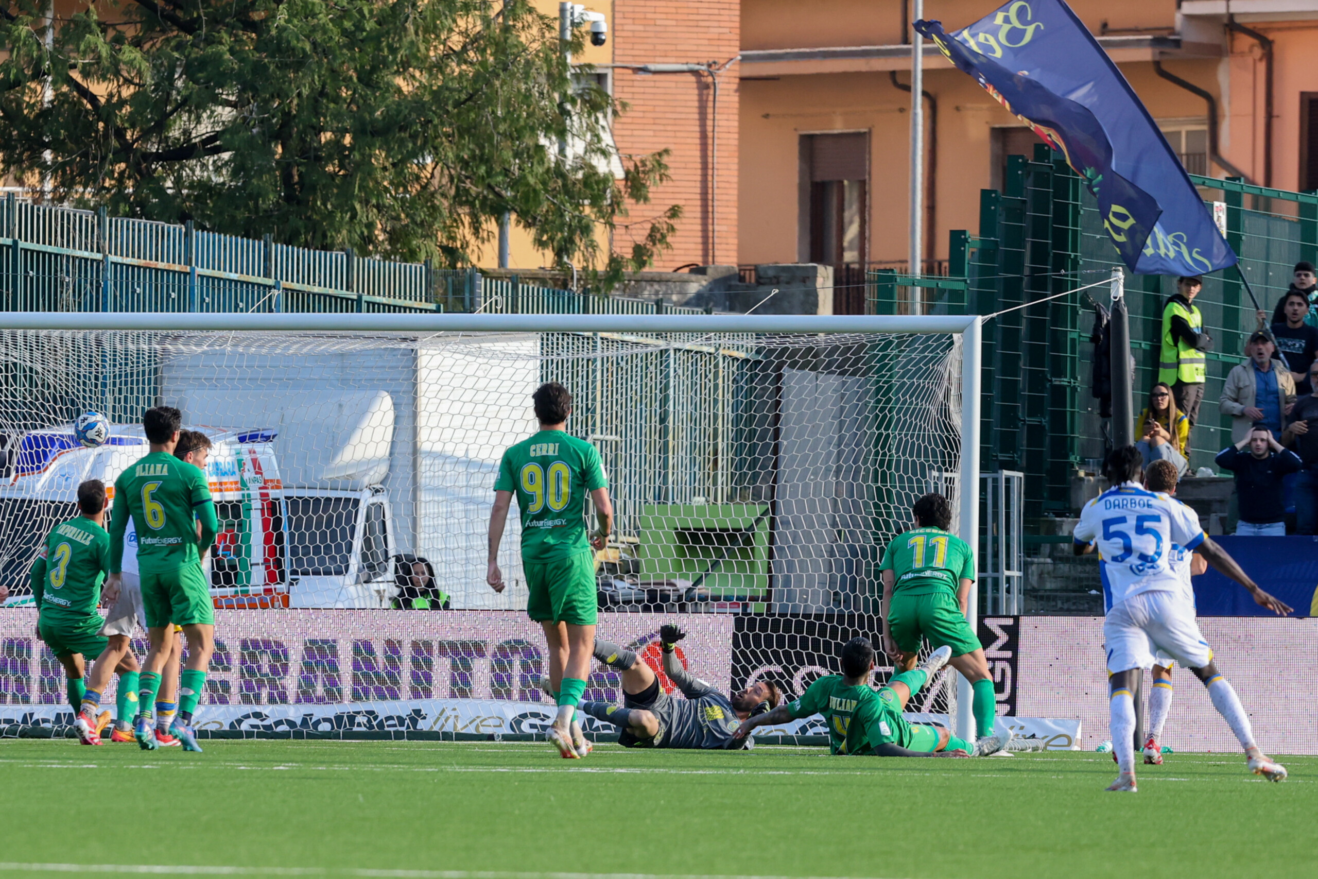 Serie B: Wins for Frosinone, Cremonese, and Salernitana Serie B: Wins for Frosinone, Cremonese, and Salernitana