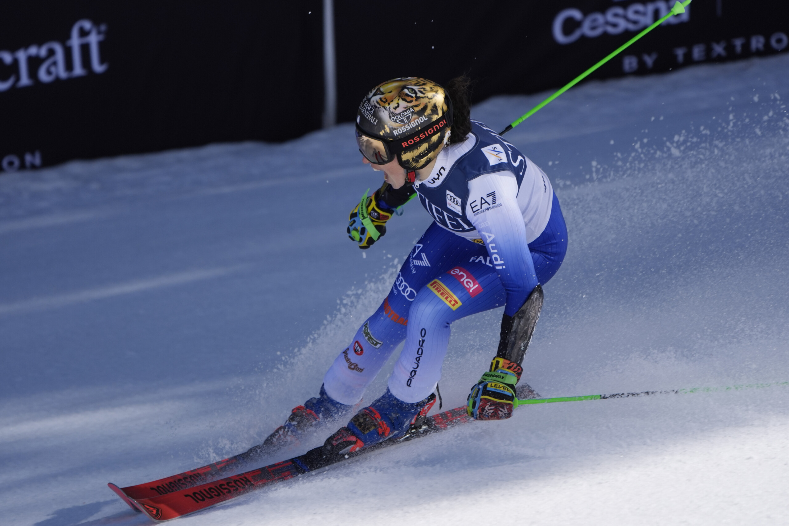 Skiing: Brignone transported by helicopter to Trento, suspected knee rotation