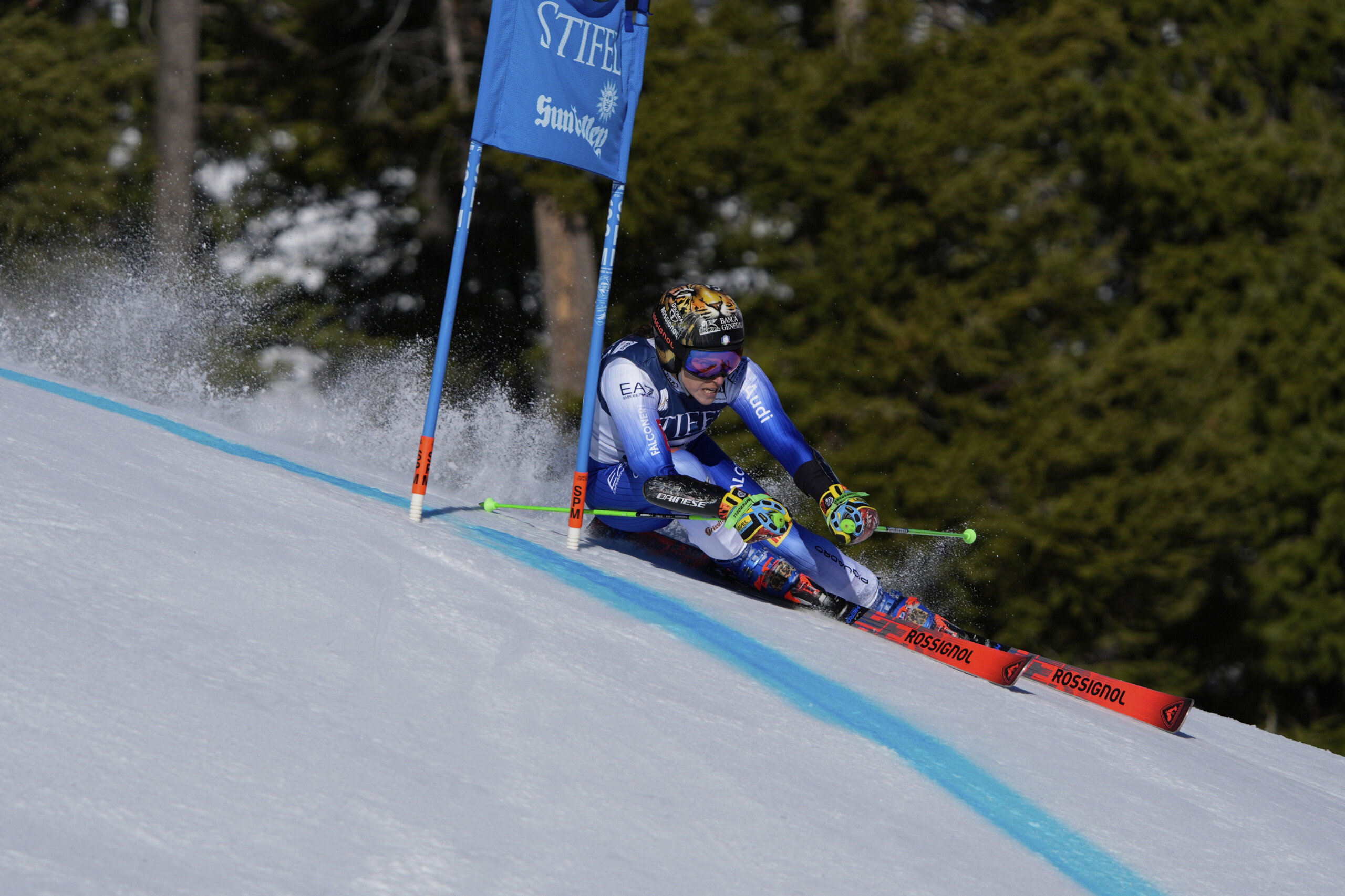 Skiing, World Cup Finals: Robinson out in the first run, Brignone close to winning the cup