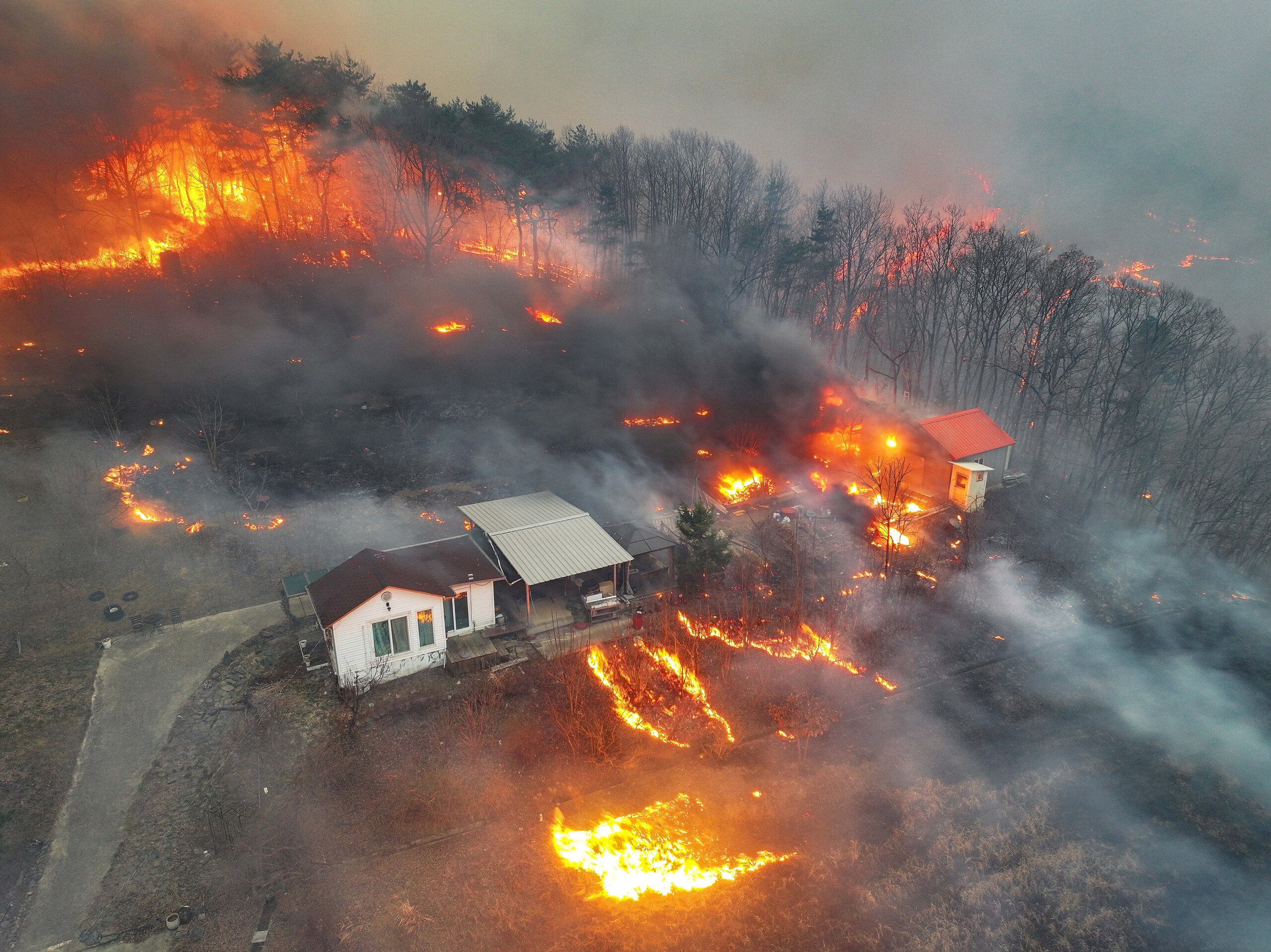 South Korea: 18 dead in fires, helicopter crashes during rescue operation