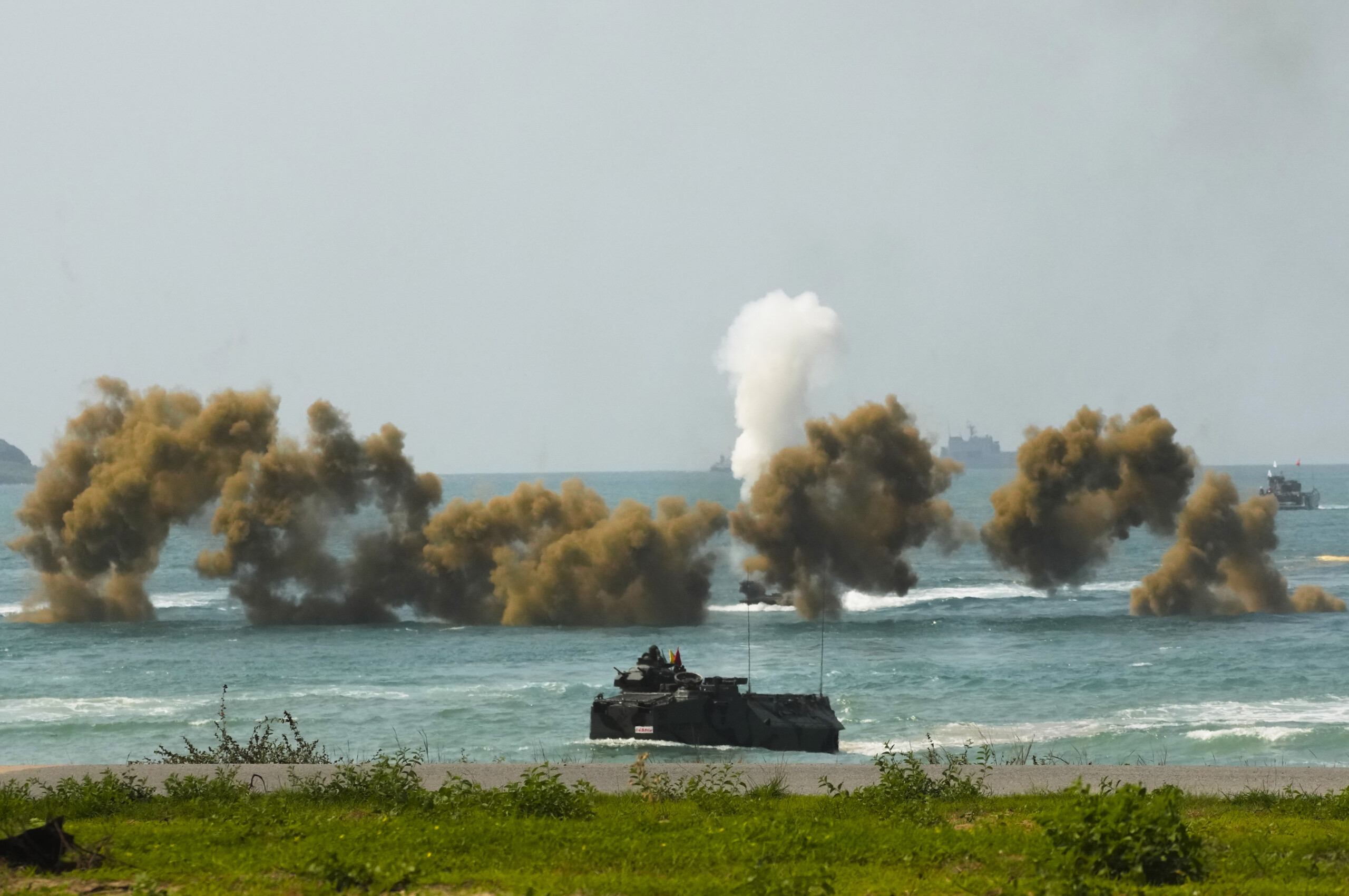 South Korea, fighter accidentally drops bombs: 7 injured