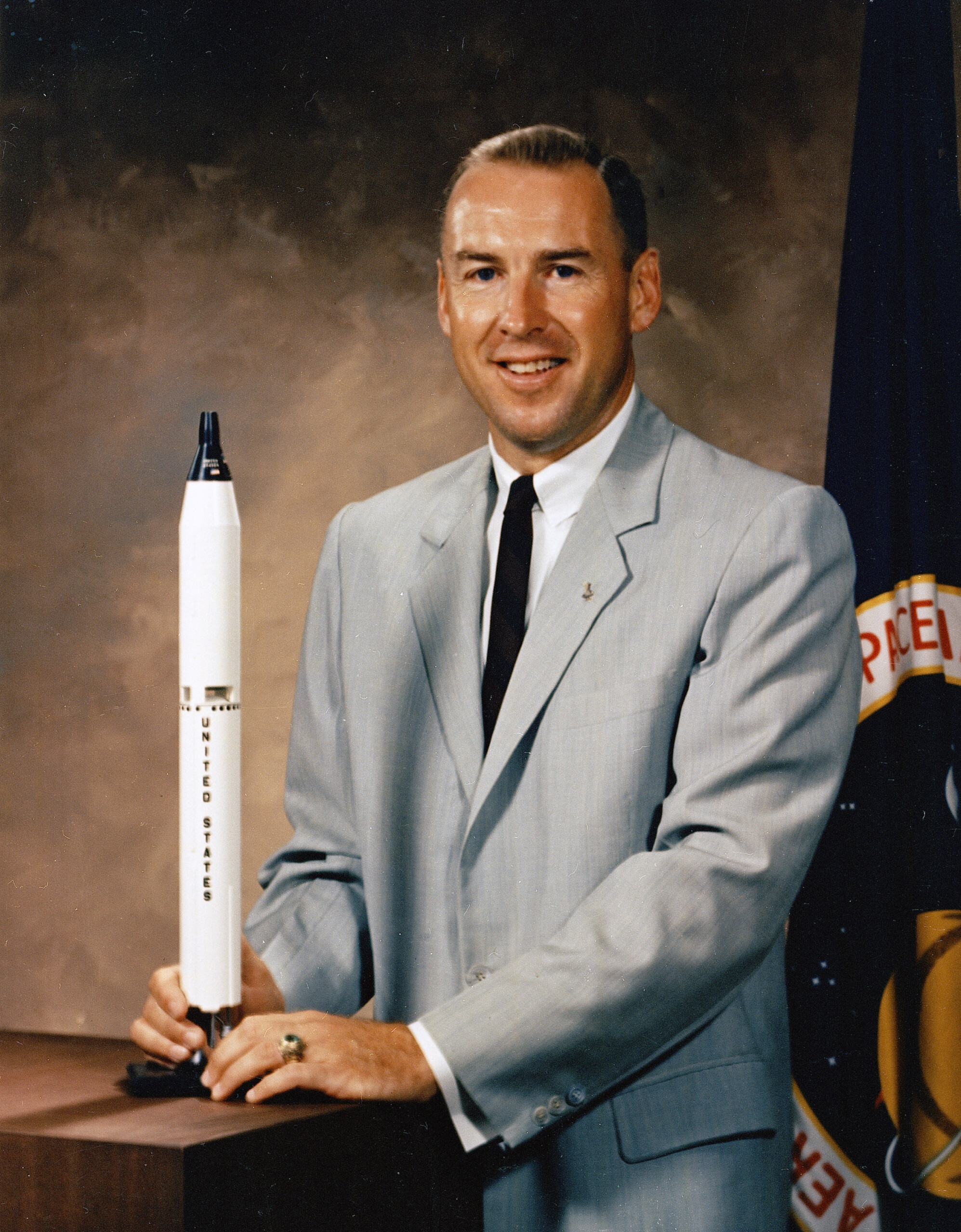 Space, James Lovell, who led the Apollo 13 mission, dies at 97 Space, James Lovell, who led the Apollo 13 mission, dies at 97