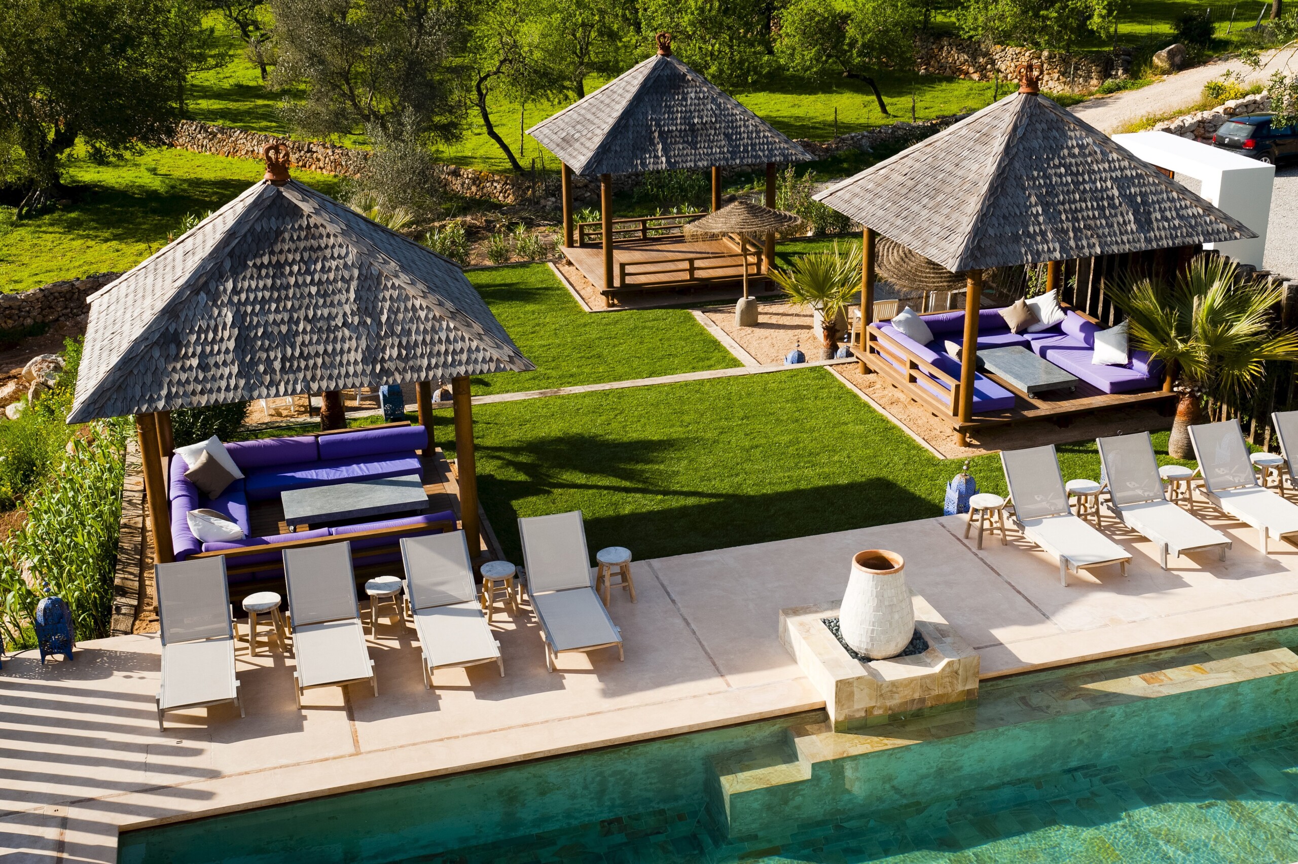 Spain, 27-year-old Portuguese tourist dies after fall from hotel in Ibiza