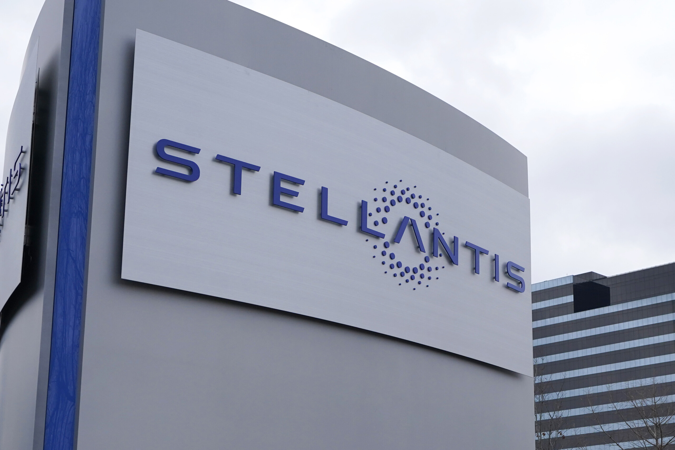 Stellantis, first effects of US tariffs: -300 million euros