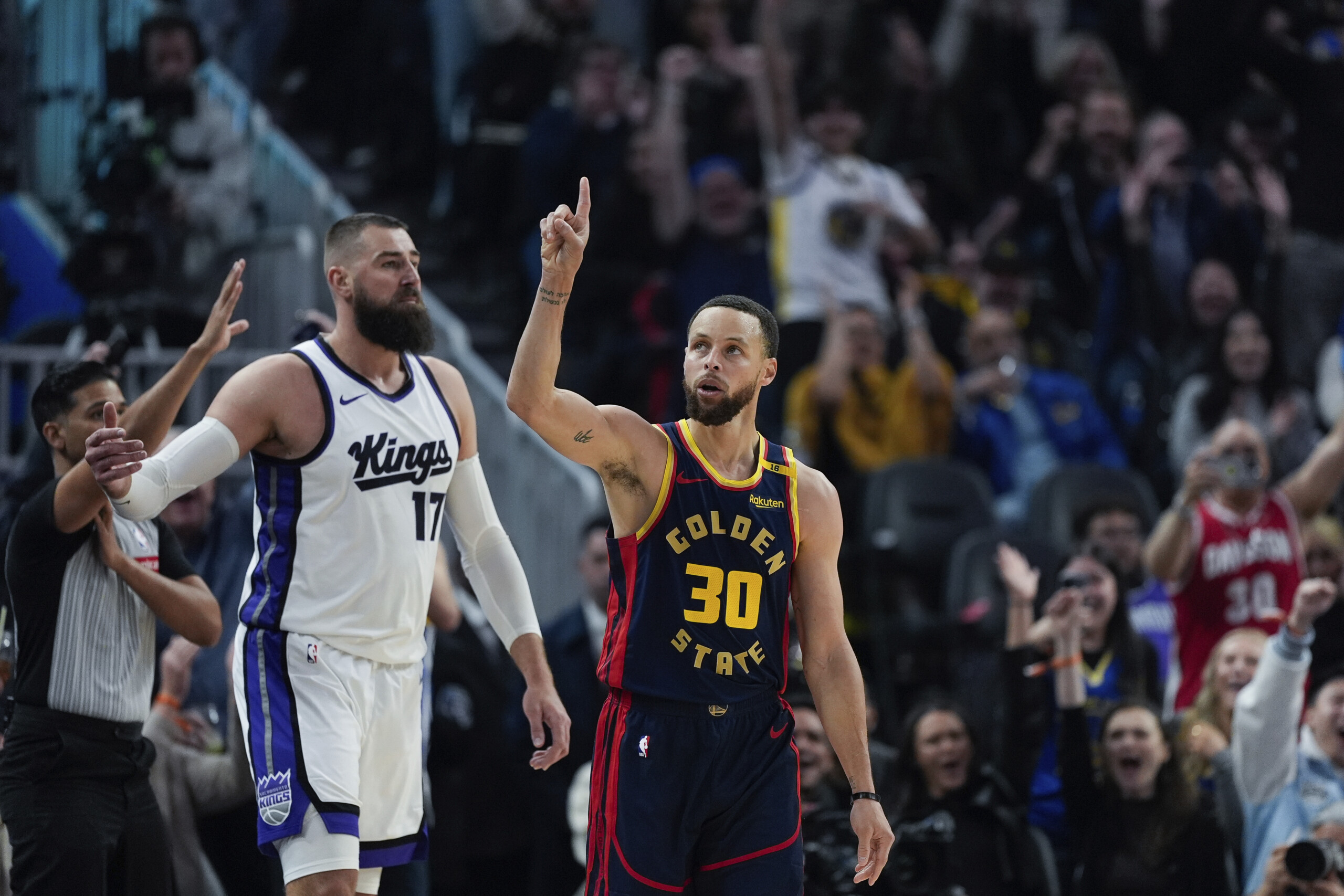 Stephen Curry first in Nba history to reach 4,000 ‘triples’