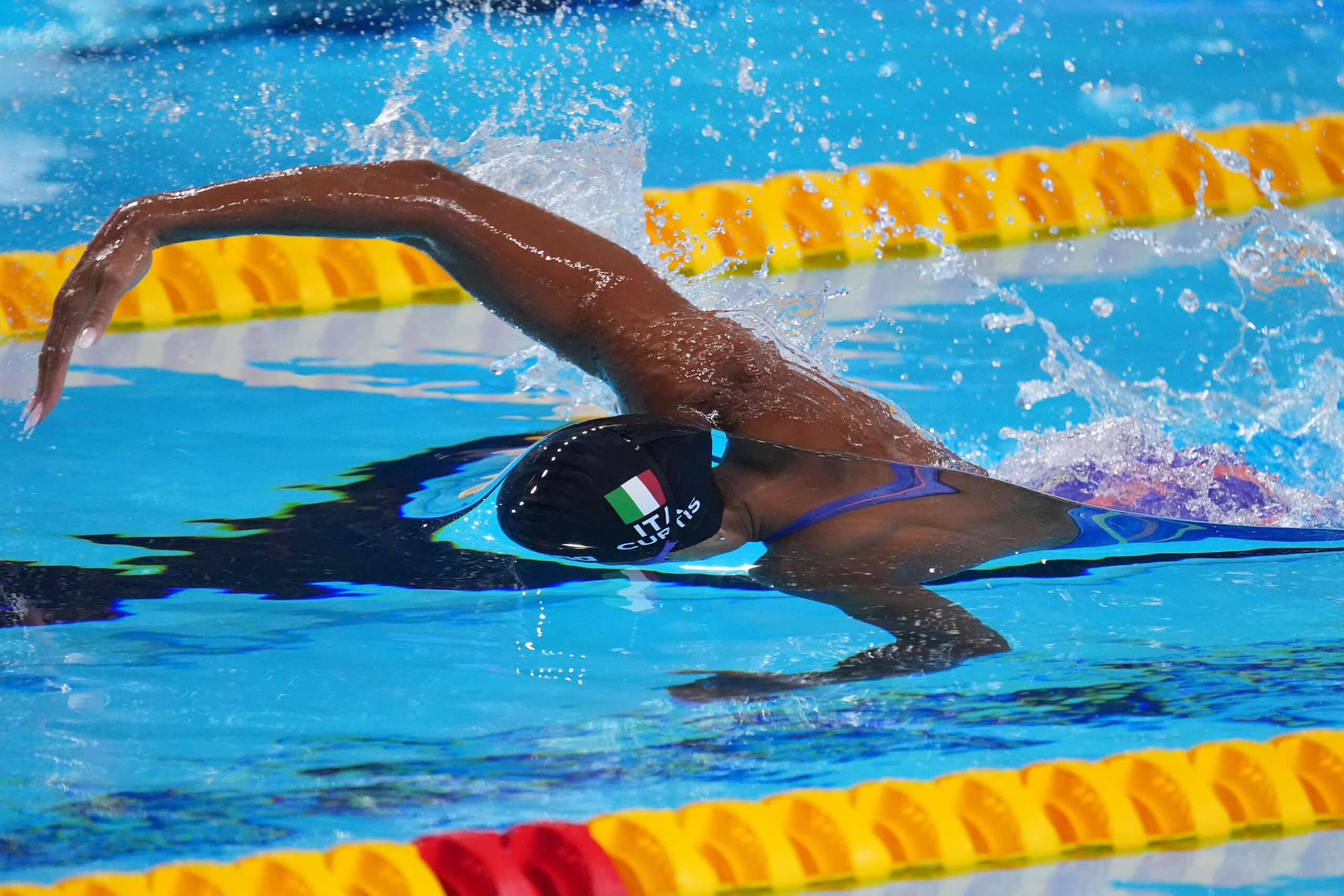 Swimming, World Championships in Singapore: semi-finals in the 50 m freestyle and a new Italian record for Curtis