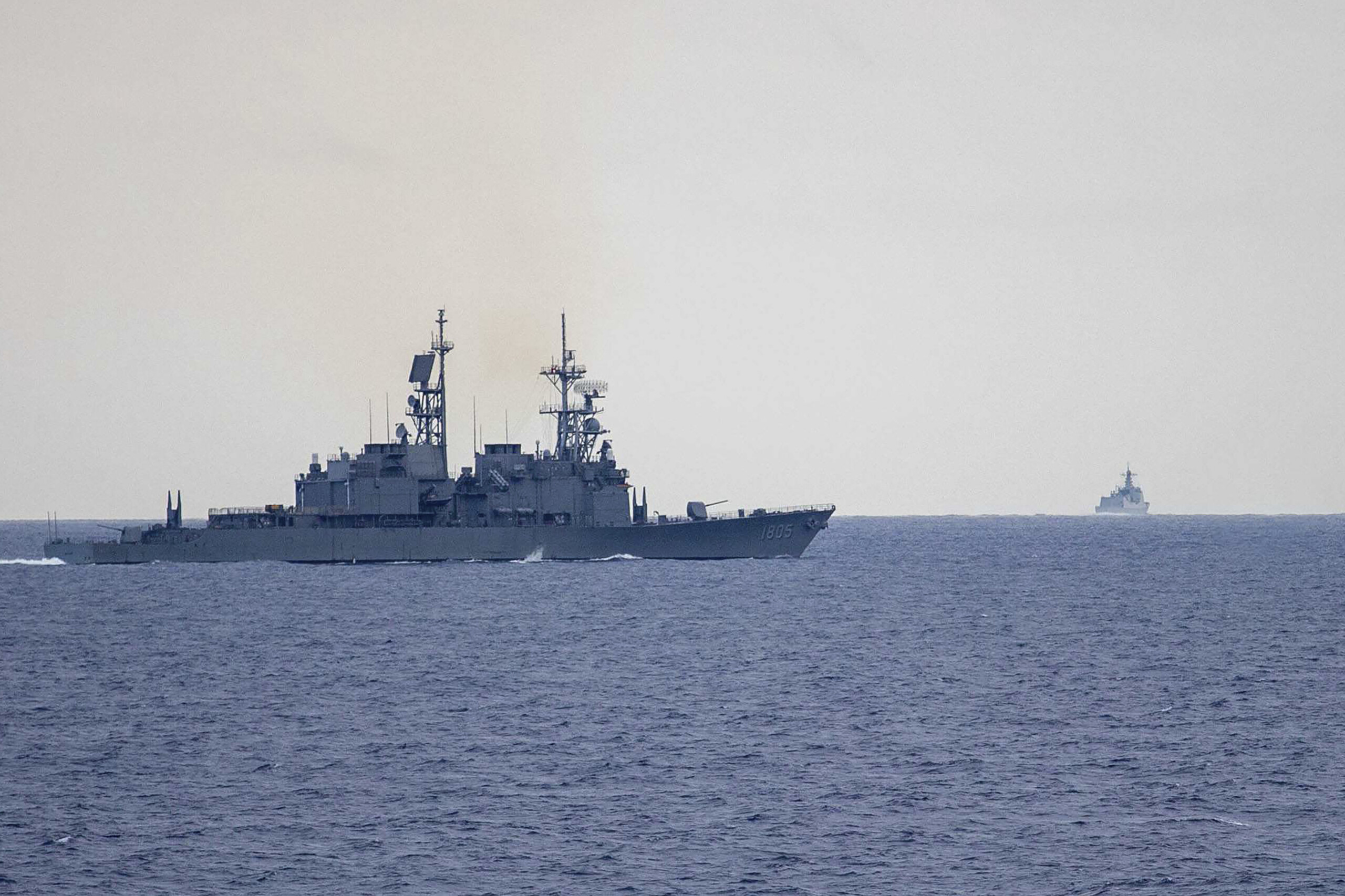 Taiwan, Defence detects 34 military aircraft and eight Chinese ships around the island Taiwan, Defence detects 34 military aircraft and eight Chinese ships around the island