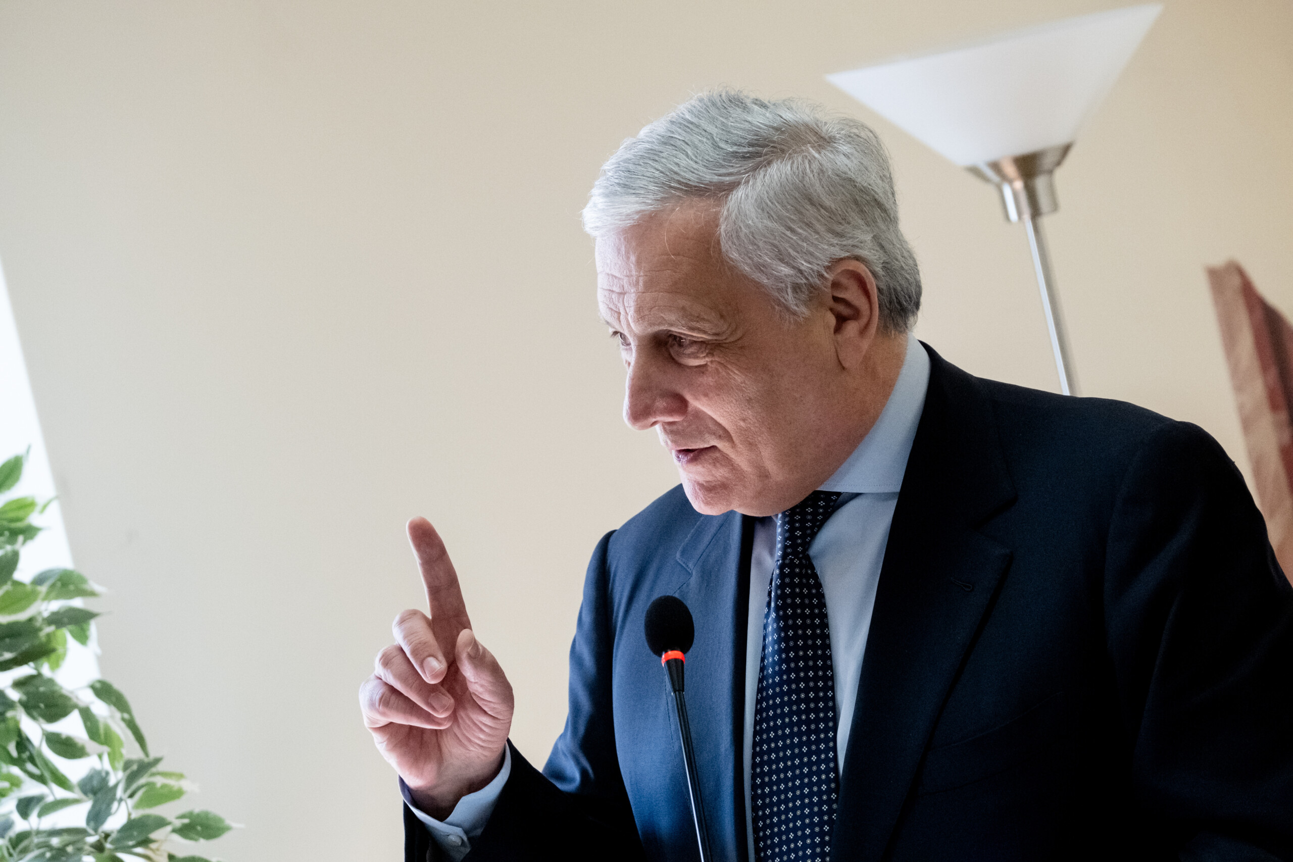 Tariffs, Tajani: "A pragmatic approach with a straight back is needed"