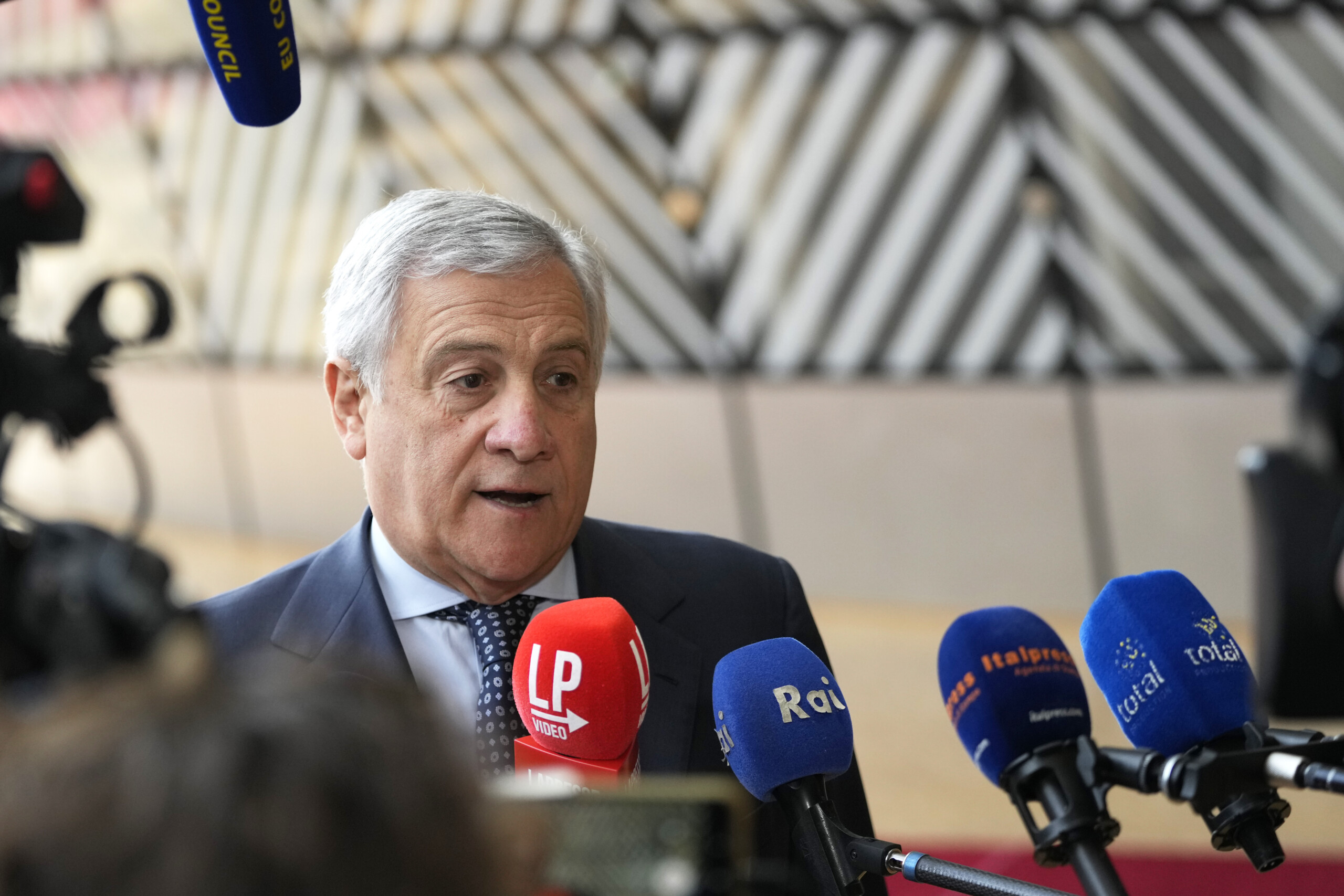 Tariffs, Tajani: ‘EU towards a less harsh response than the American choice’