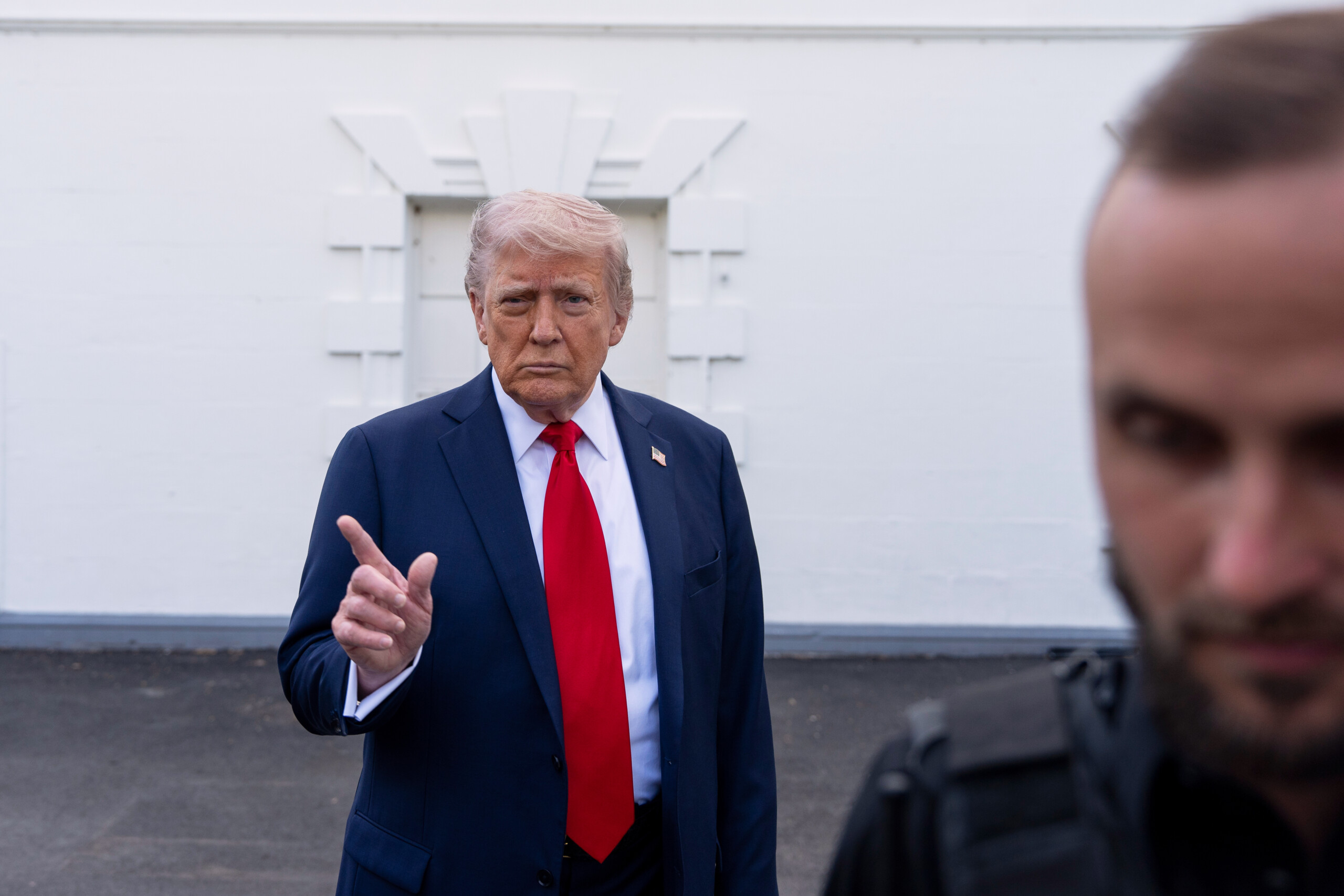 Tariffs, Trump: "Direct contact with China every day"