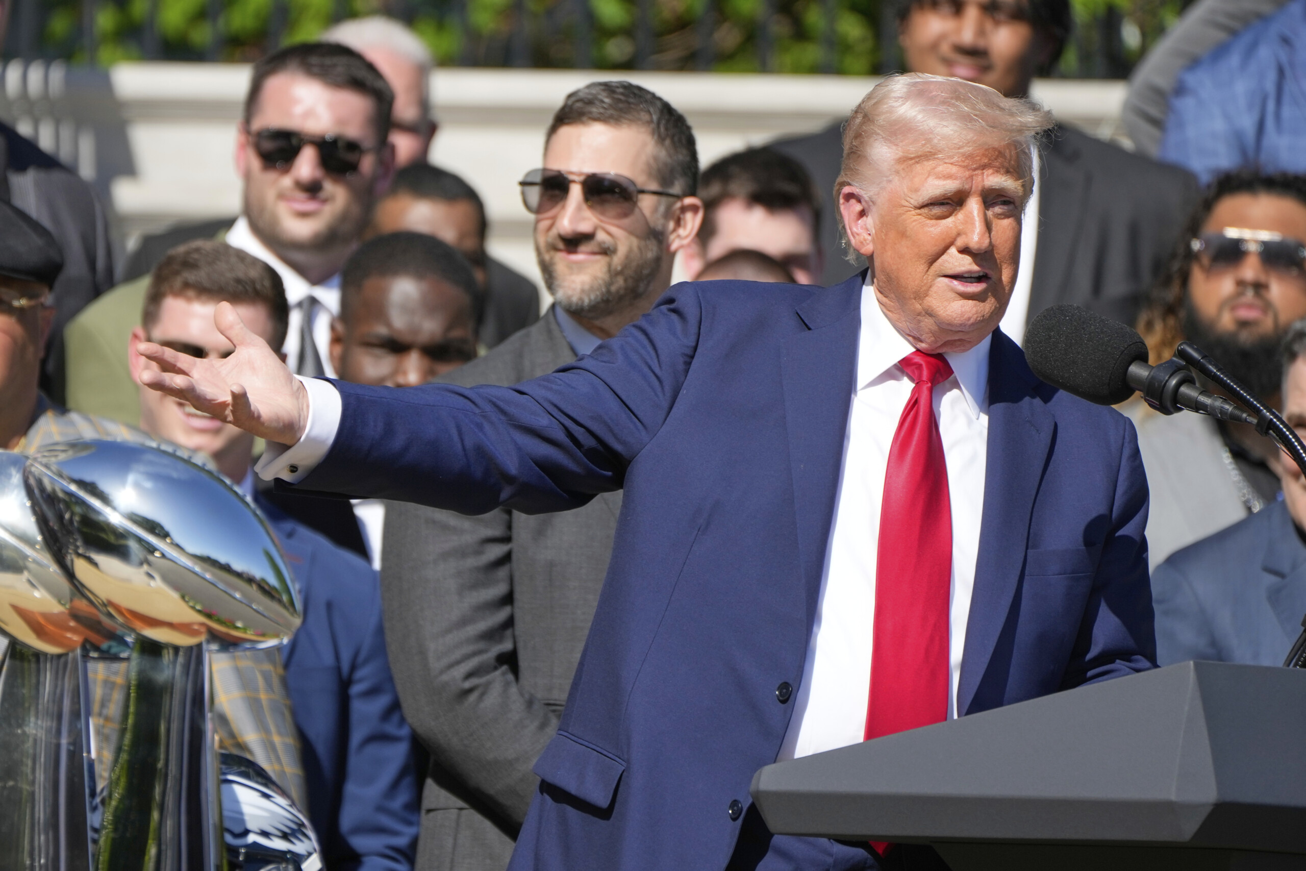 Tariffs, Trump eases duties on cars and components Tariffs, Trump eases duties on cars and components